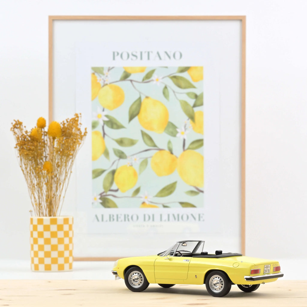 Alfa Romeo 2000 Spider 1978 Yellow 1:18 - 300pcs