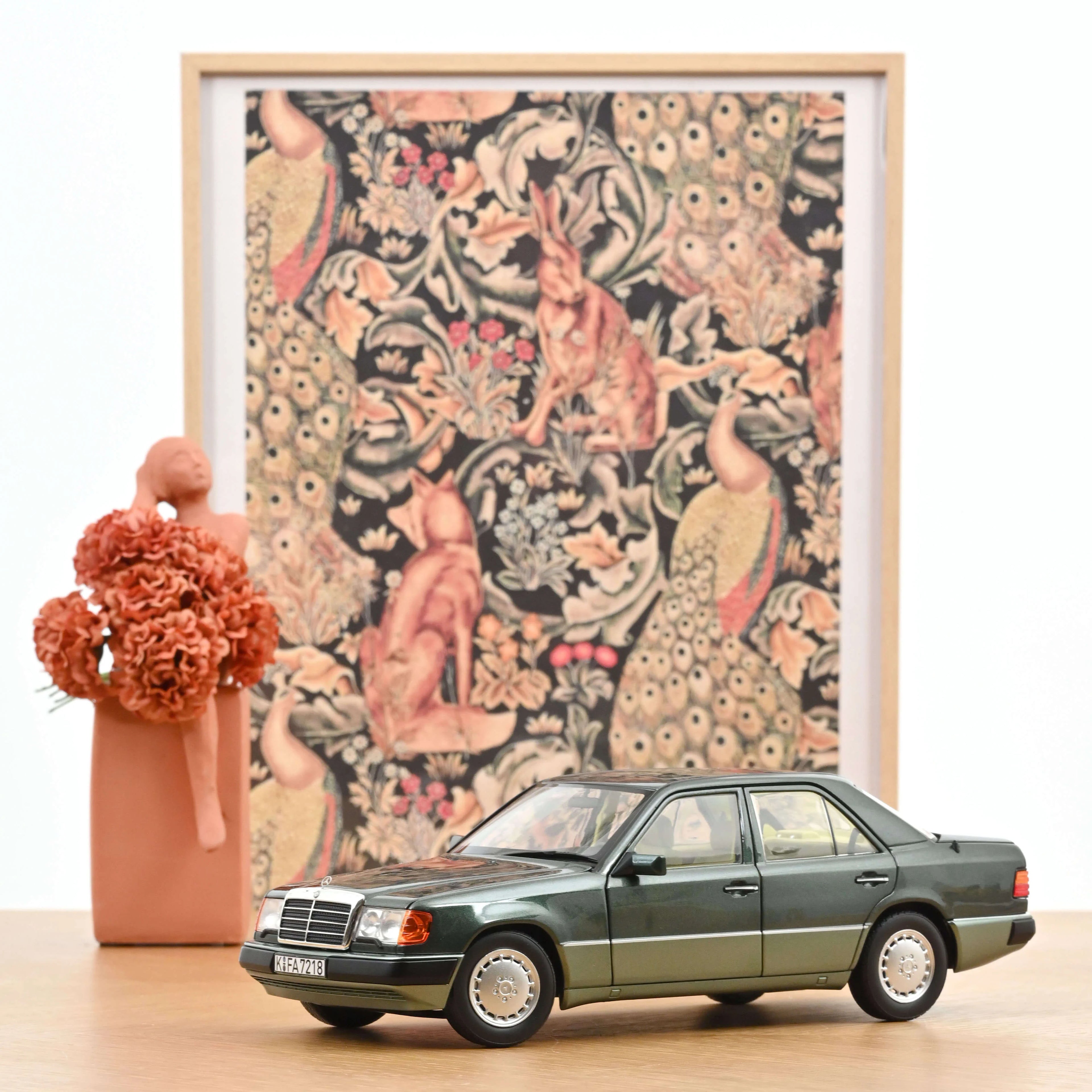Mercedes-Benz 230 E 1990 Night Green metallic 1:18