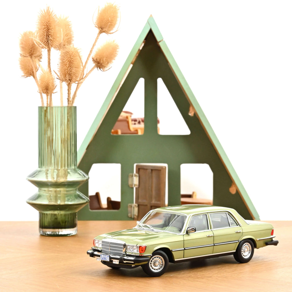 Mercedes-Benz 450 SEL Silvergreen US TV-Version 1979 1:18