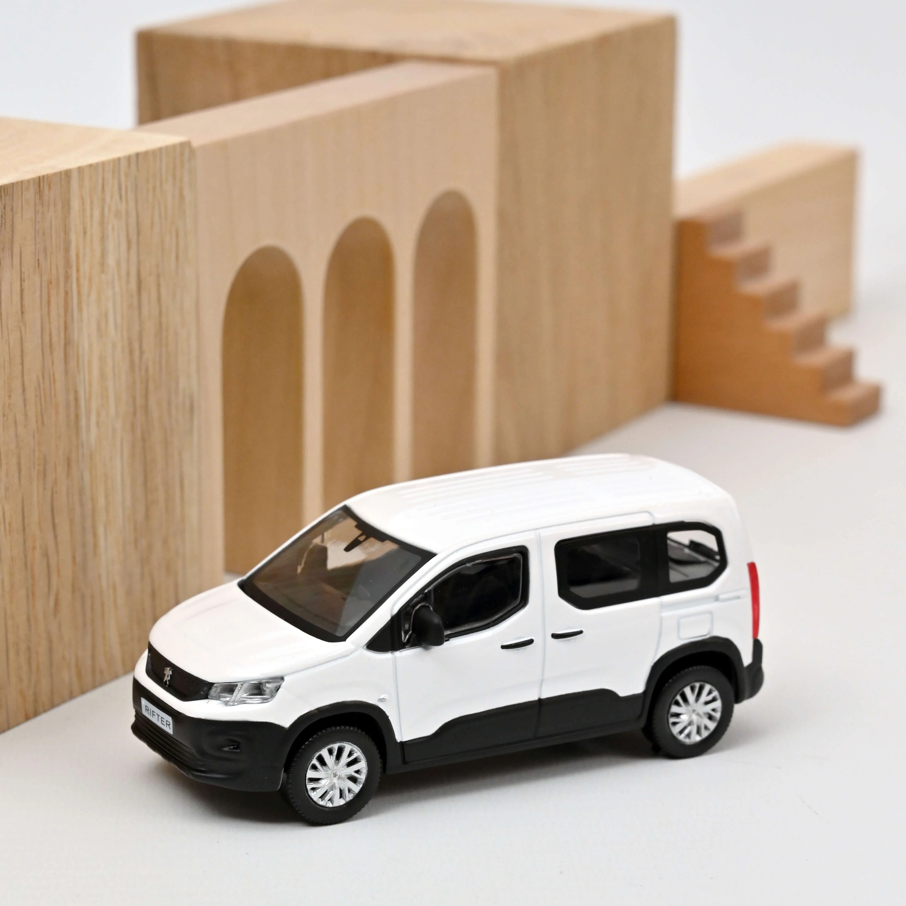 Peugeot Rifter 2018 White 1:43