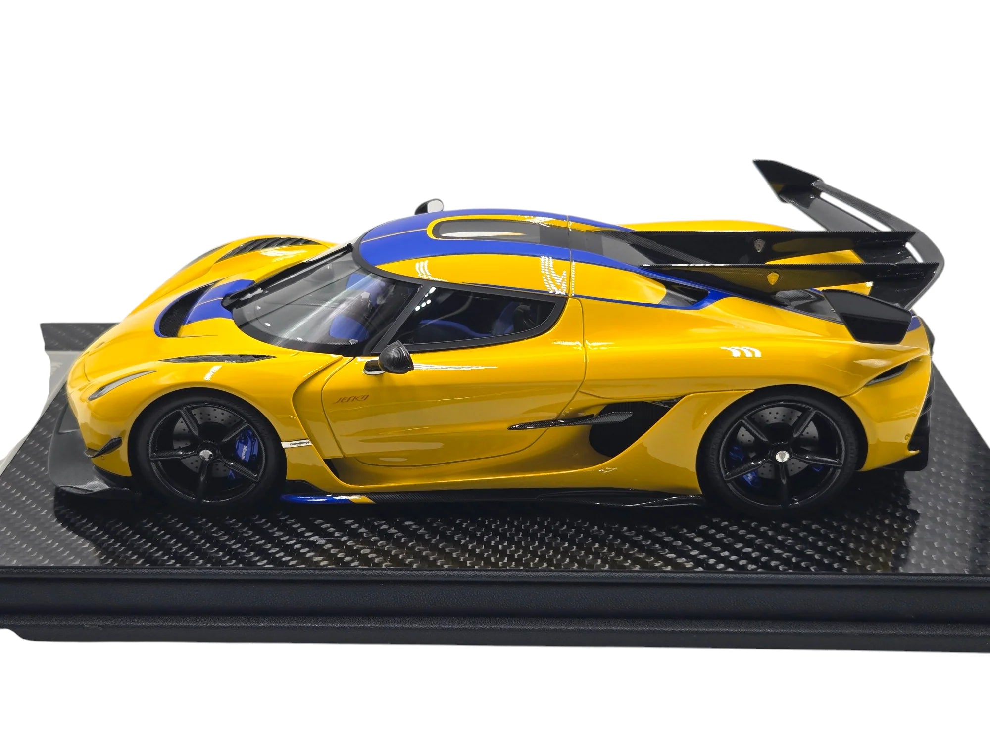 FrontiArt Koenigsegg Jesko Swedish Flag Yellow - Limited 500 pcs