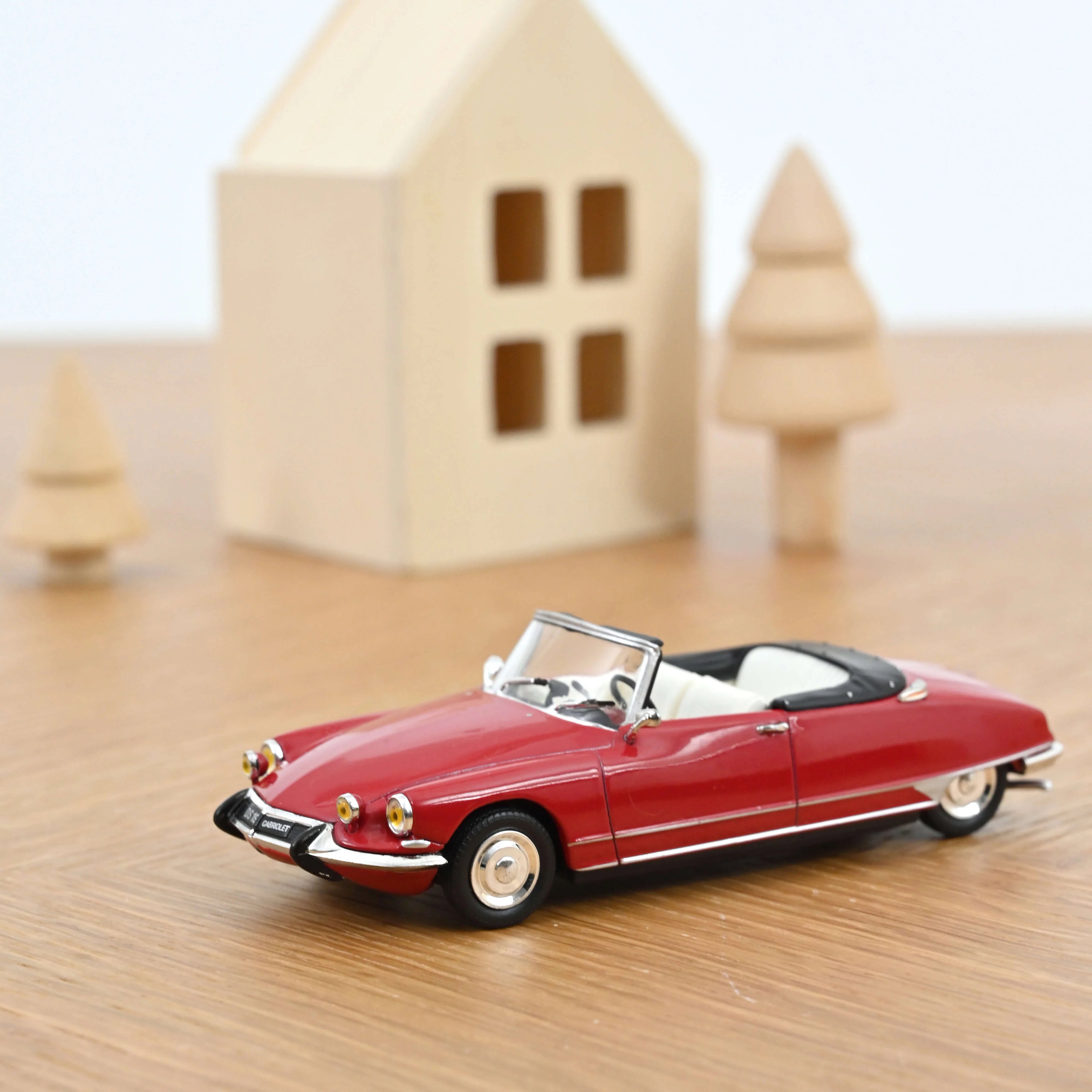 DS 19 Cabriolet Carneolrot 1:43