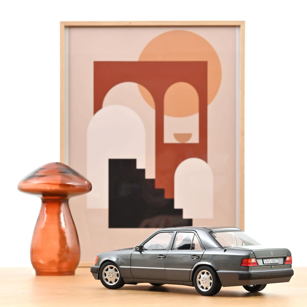 Mercedes-Benz 500 E 1990 Perlmutgrau Metallic 1:18
