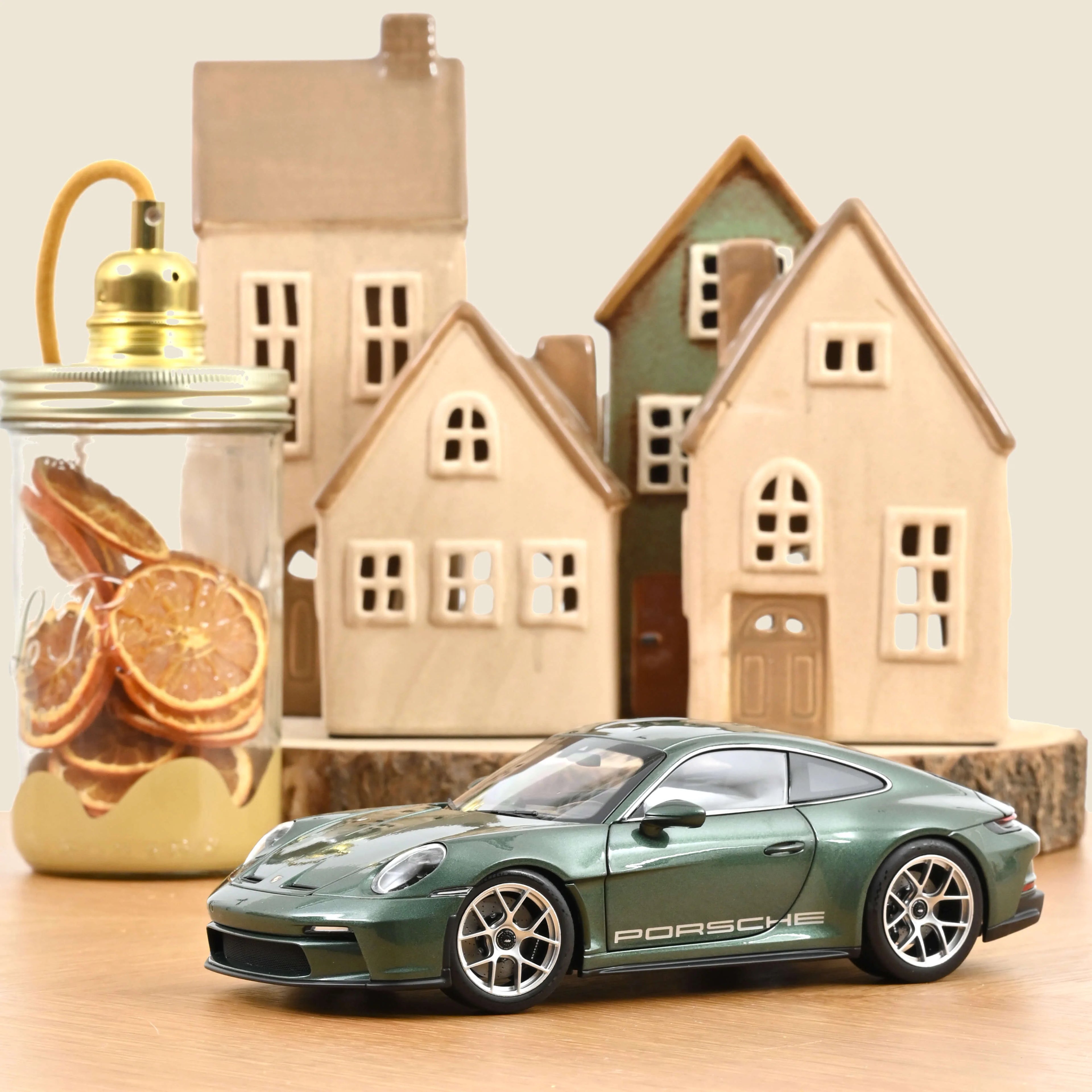 Porsche 911 S/T 2023 Malachite green metallic 1:18