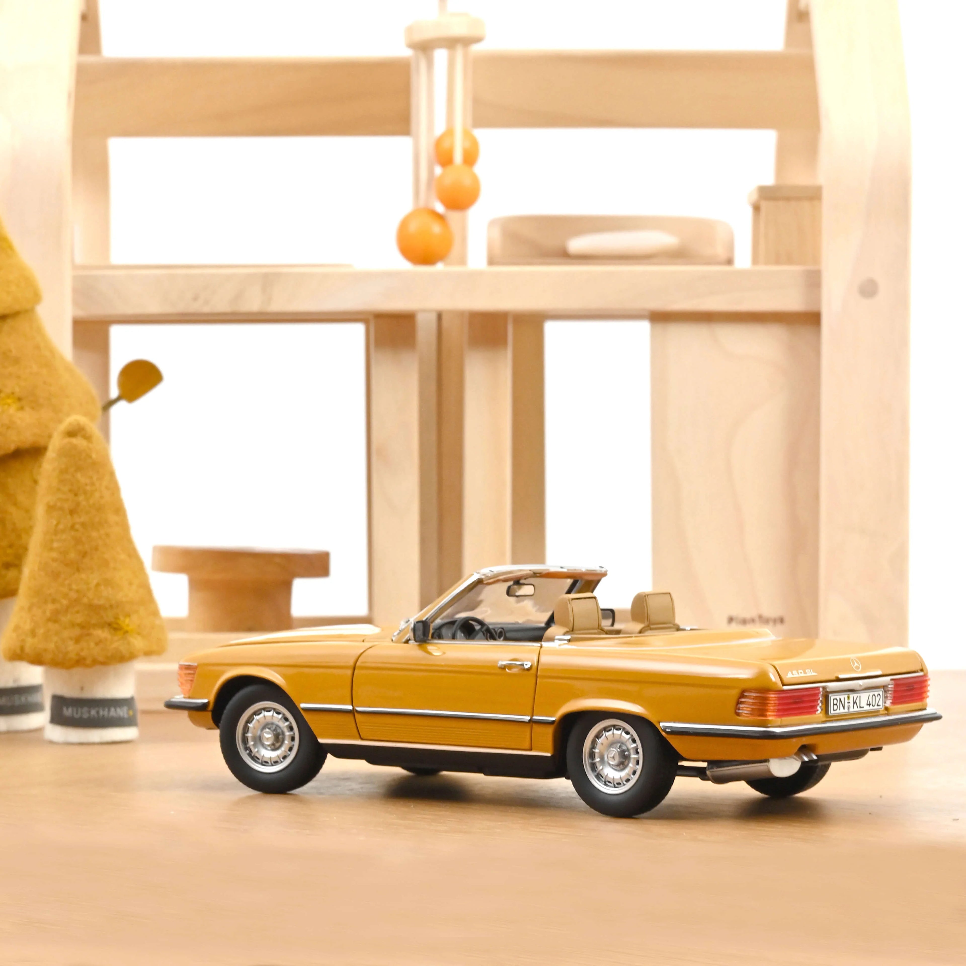 Mercedes-Benz 450 SL 1975 Cayenne Orange 1:18