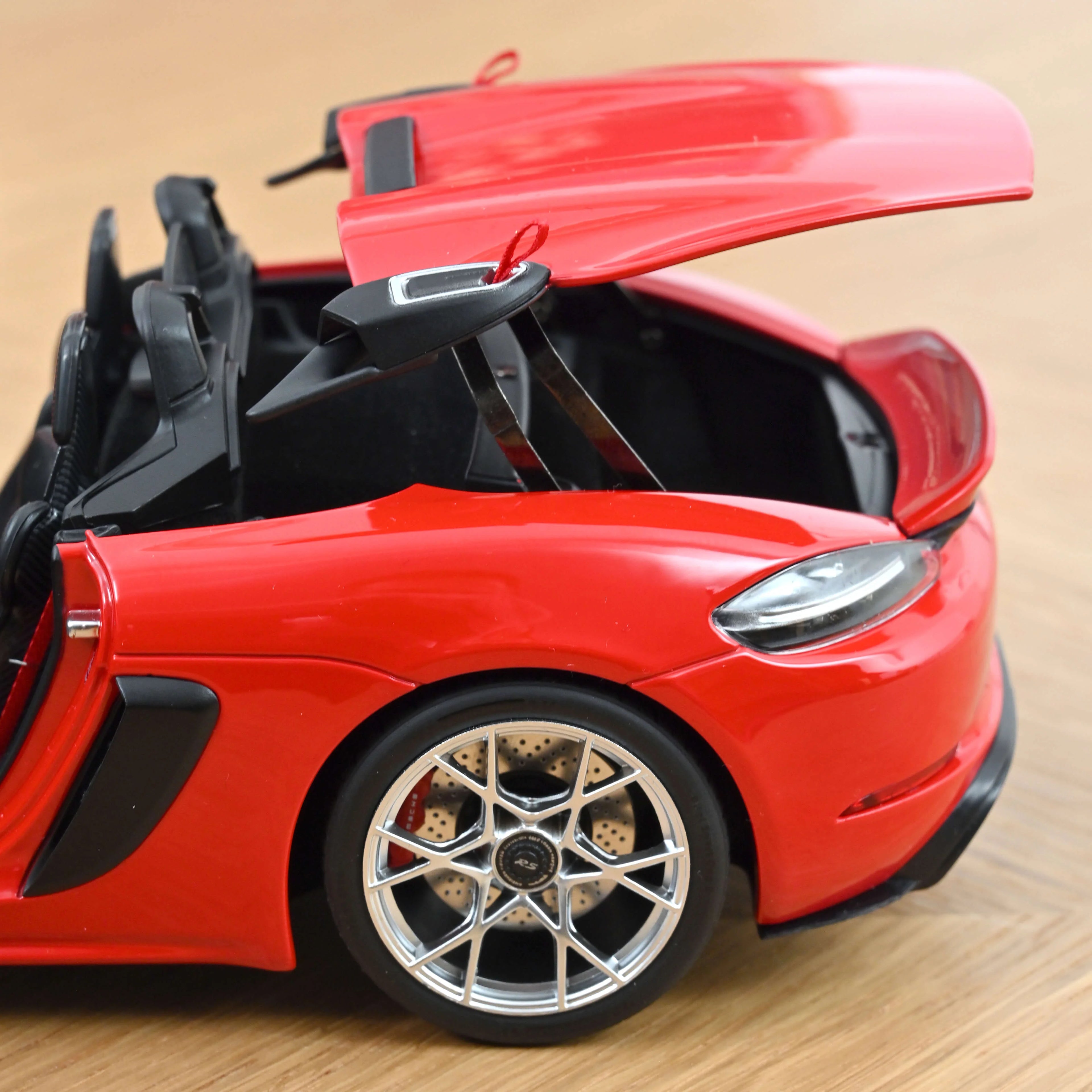 Porsche 718 Spyder RS 2023 Guards Red 1:18