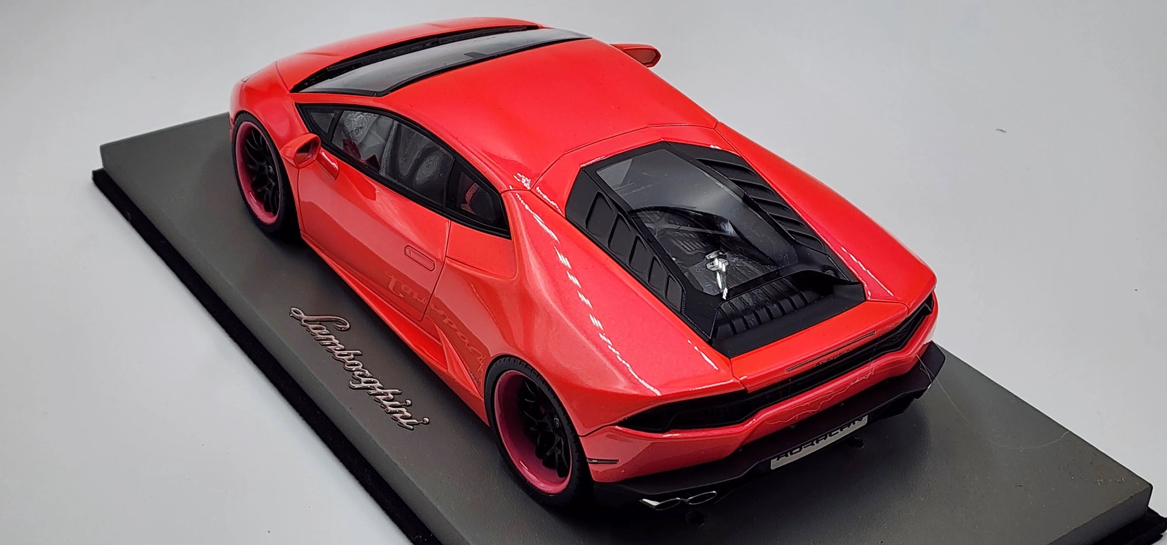 TCM Lamborghini Huracan Rose sur mesure - Édition limitée 50 pcs 1/18