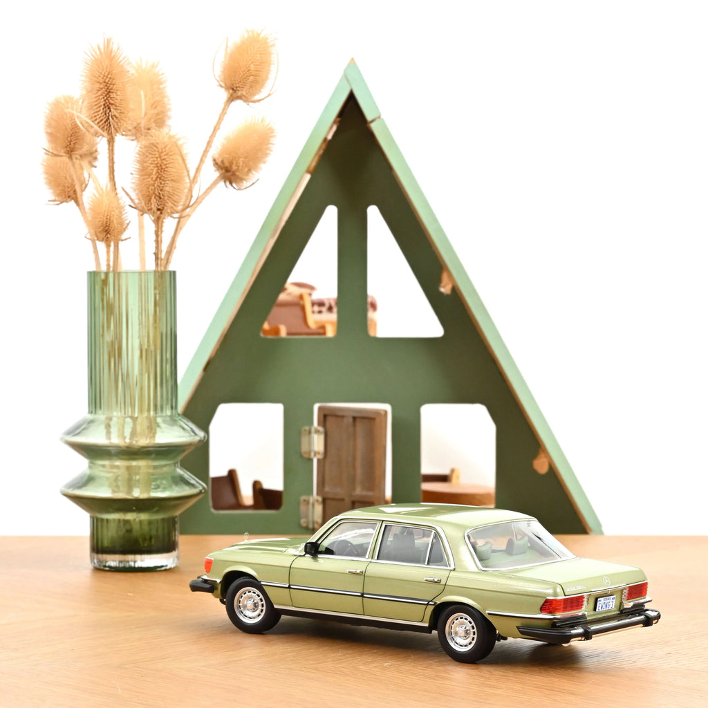 Mercedes-Benz 450 SEL Silvergreen US TV-Version 1979 1:18