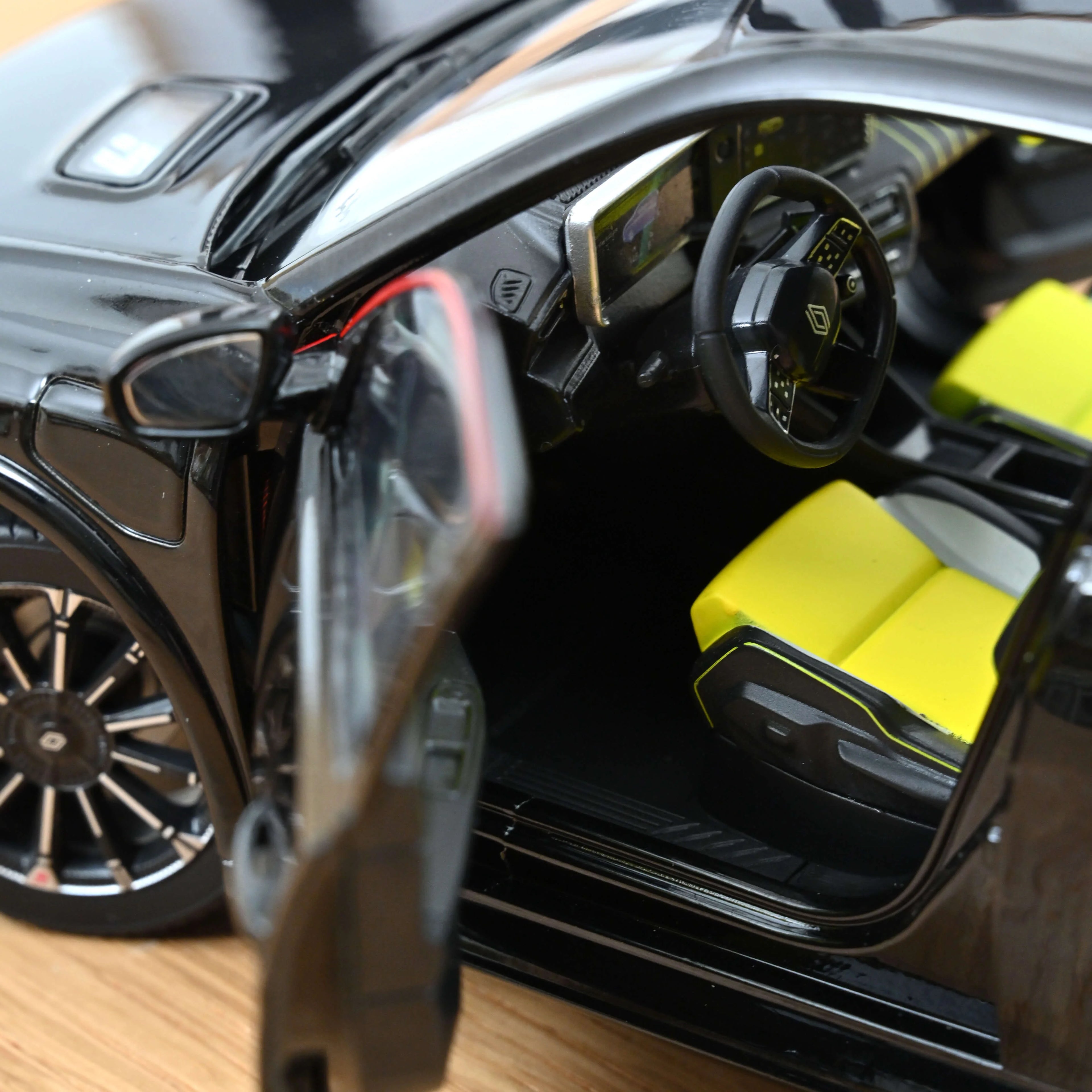 Renault 5 E-Tech Electric 2024 Diamond Black 1:18 - 300pcs