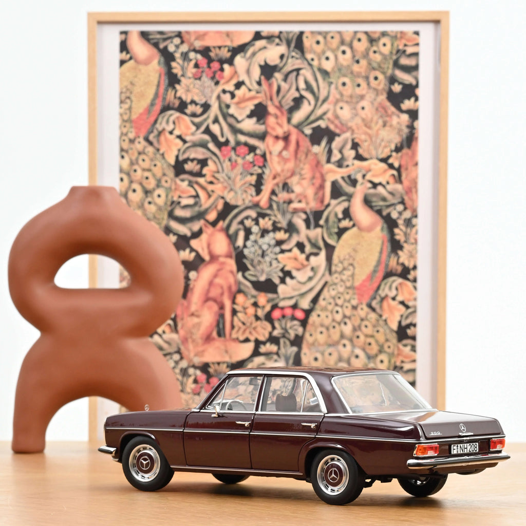 Mercedes-Benz 200 1968 Dark Red Brown 1:18