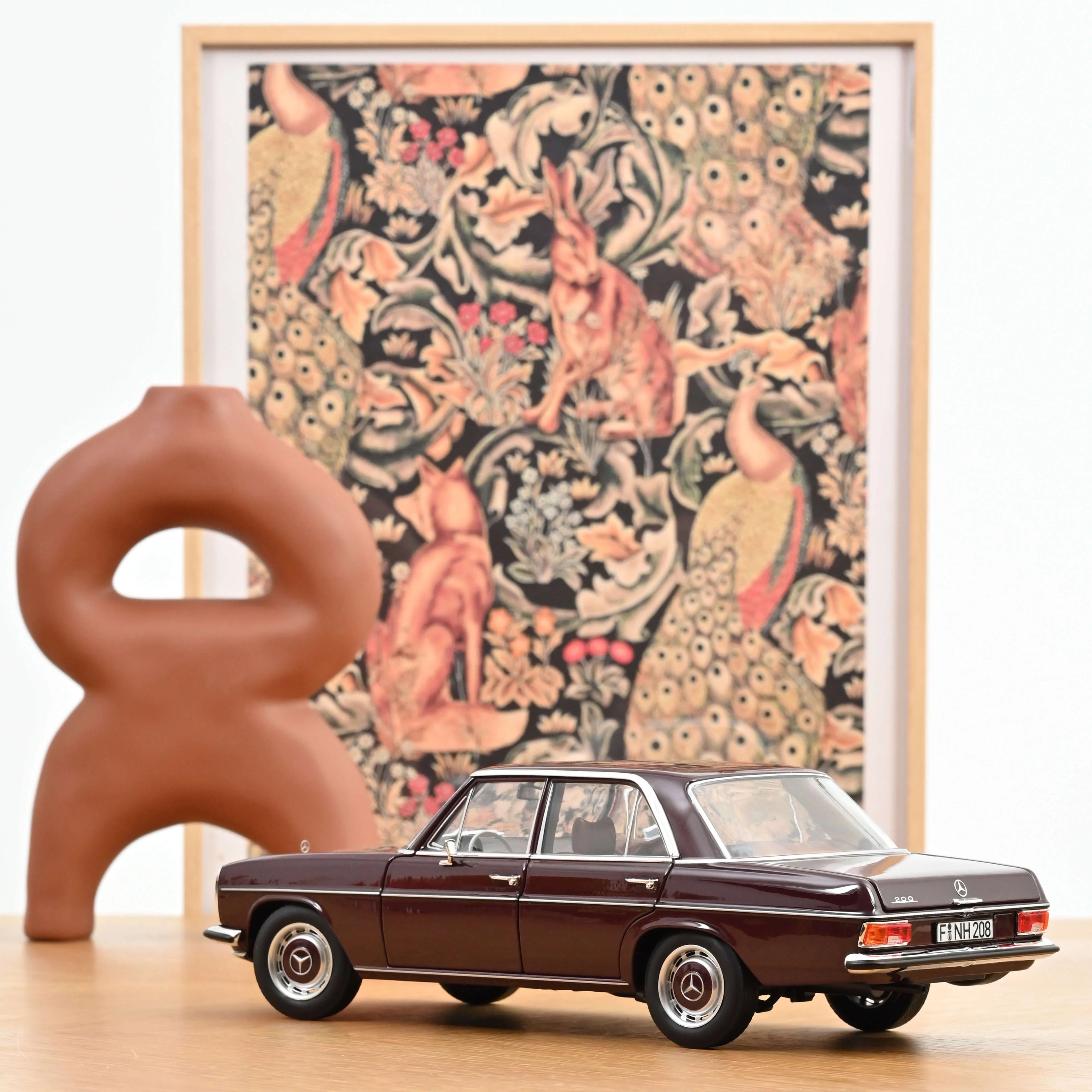 Mercedes-Benz 200 1968 Dark Red Brown 1:18