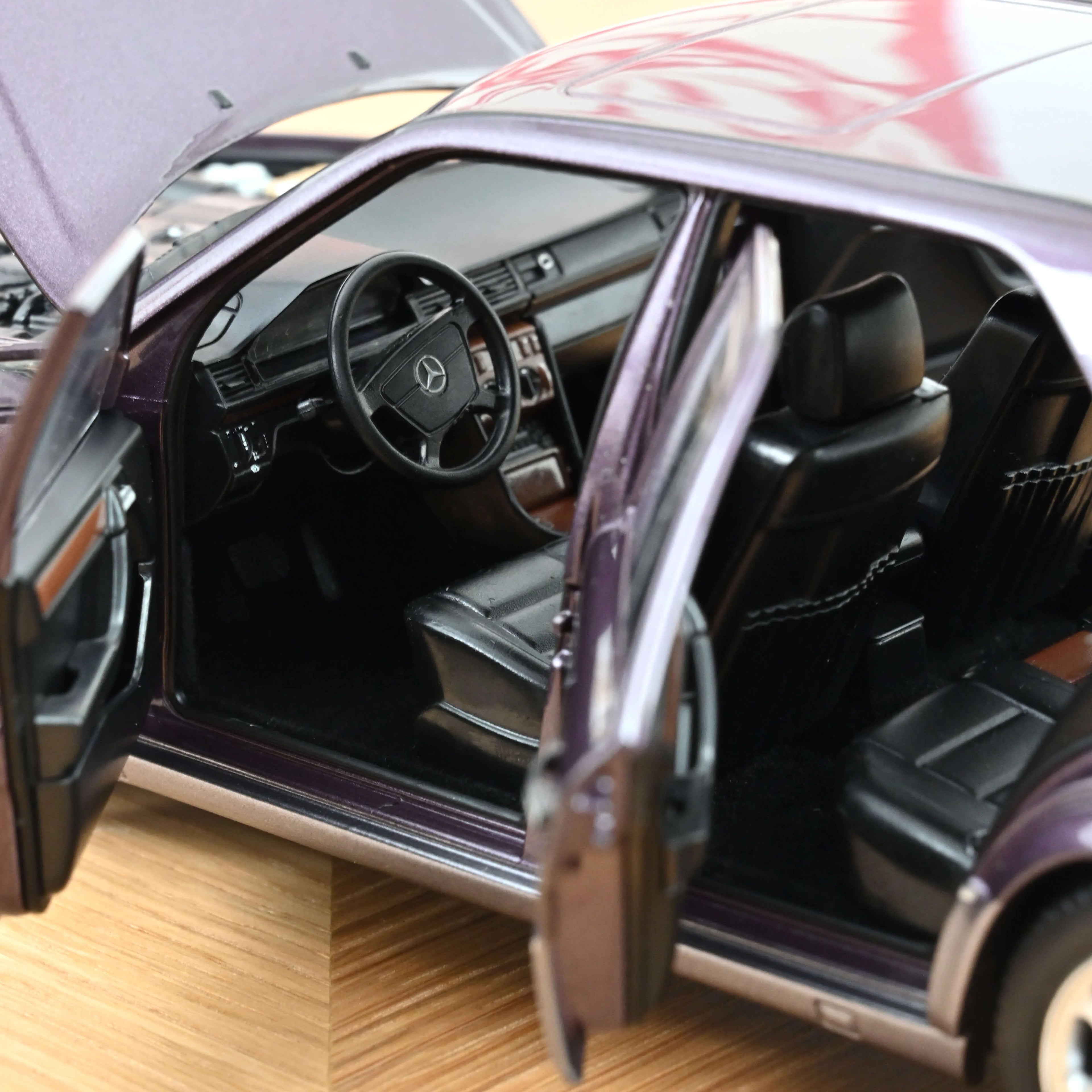 Mercedes-Benz 500 E 1990 Bornite met 1:18 - 300pcs