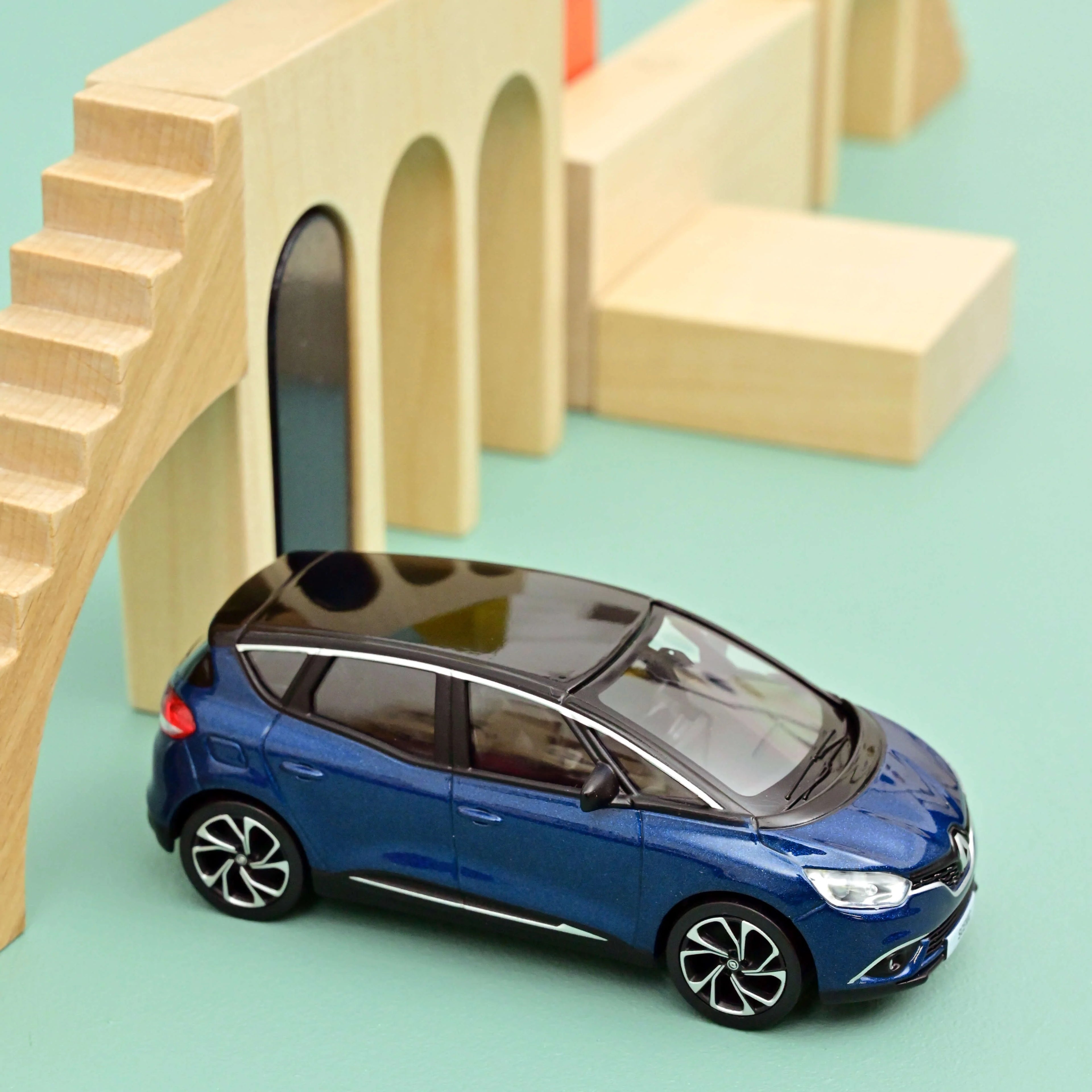 Renault Scénic 2016 Cosmos Bleu & Noir 1/43