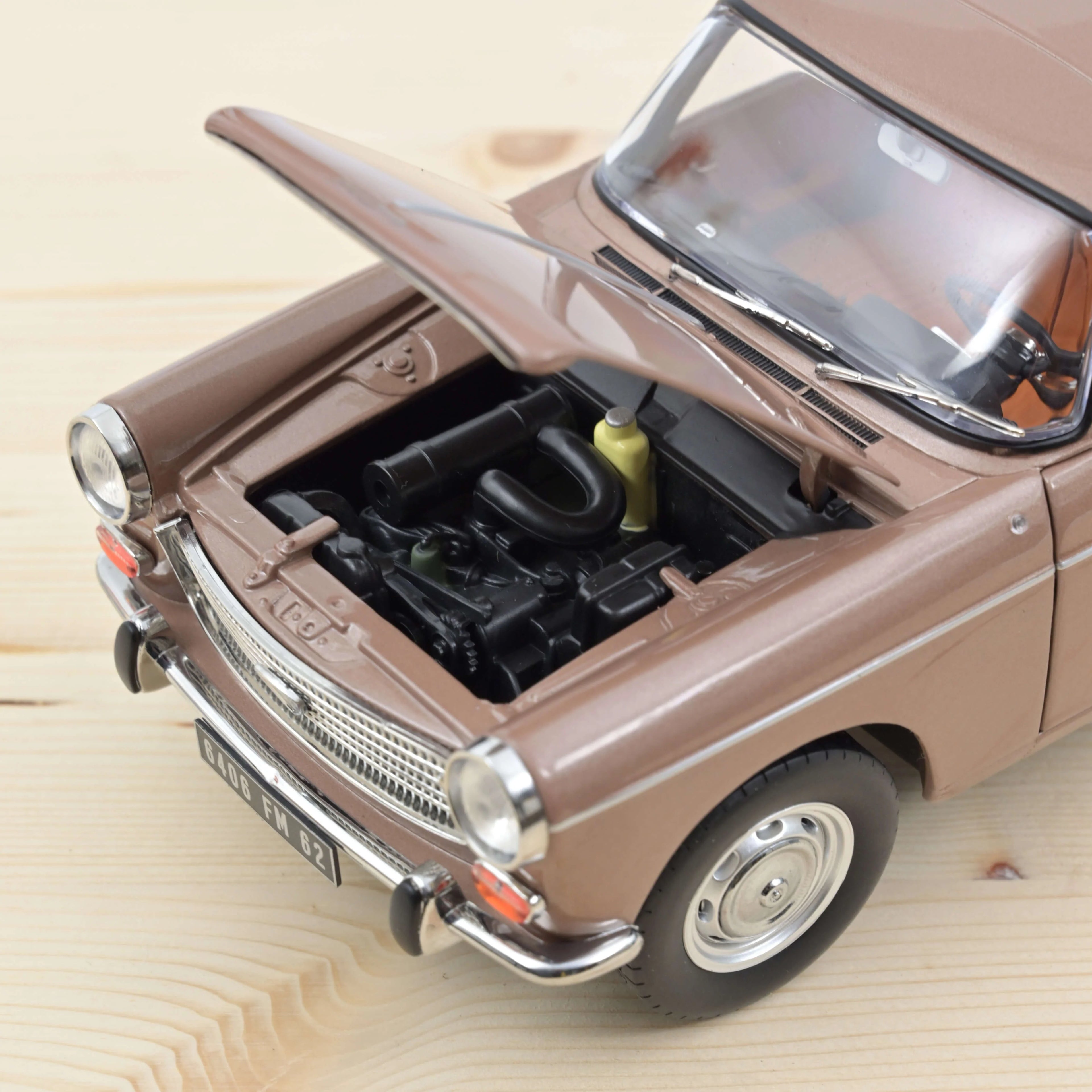 Peugeot 404 1965 Brun métallisé avec Caravane Hénon 1:18