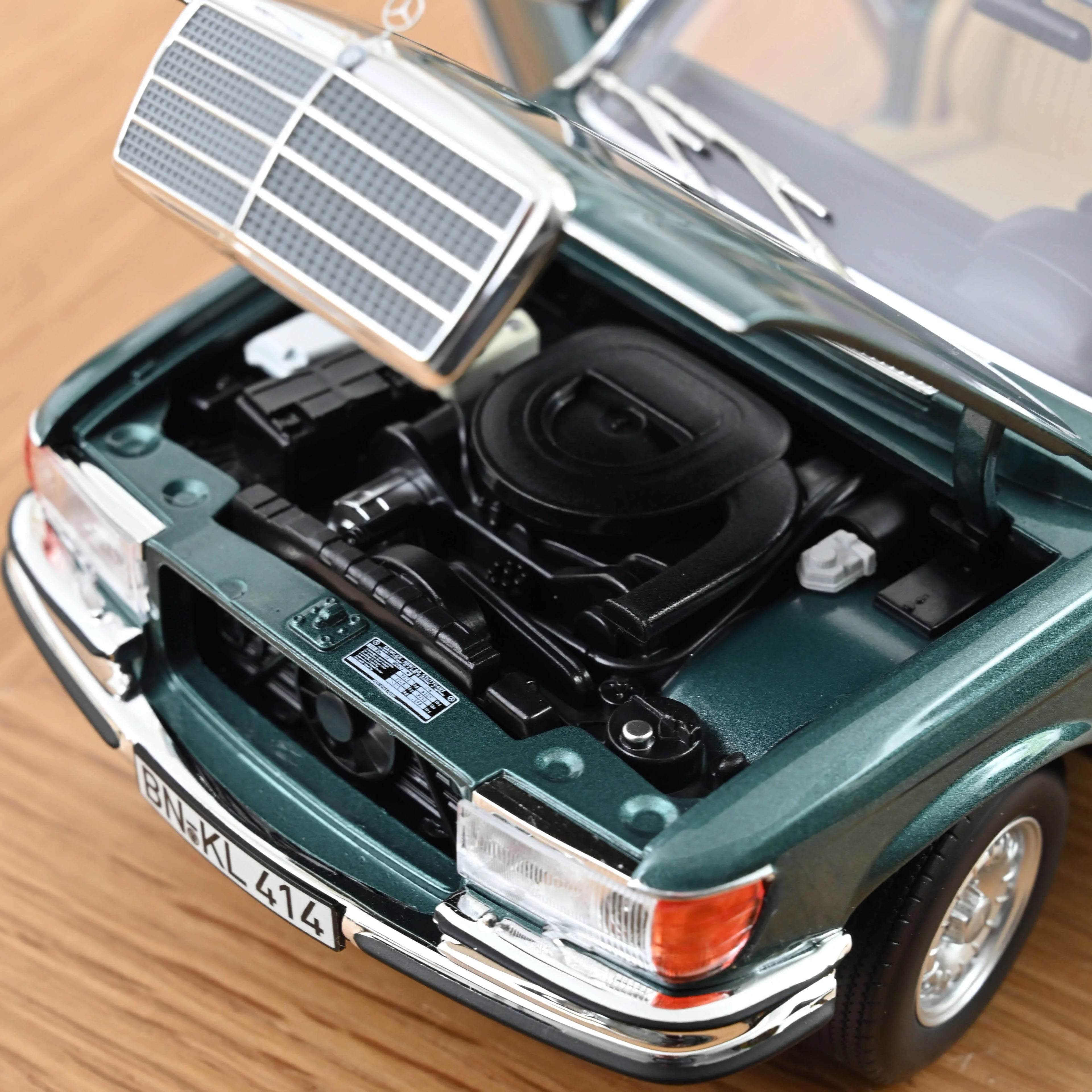 Mercedes-Benz 450 SEL 6.9 1979 Petrol 1:18