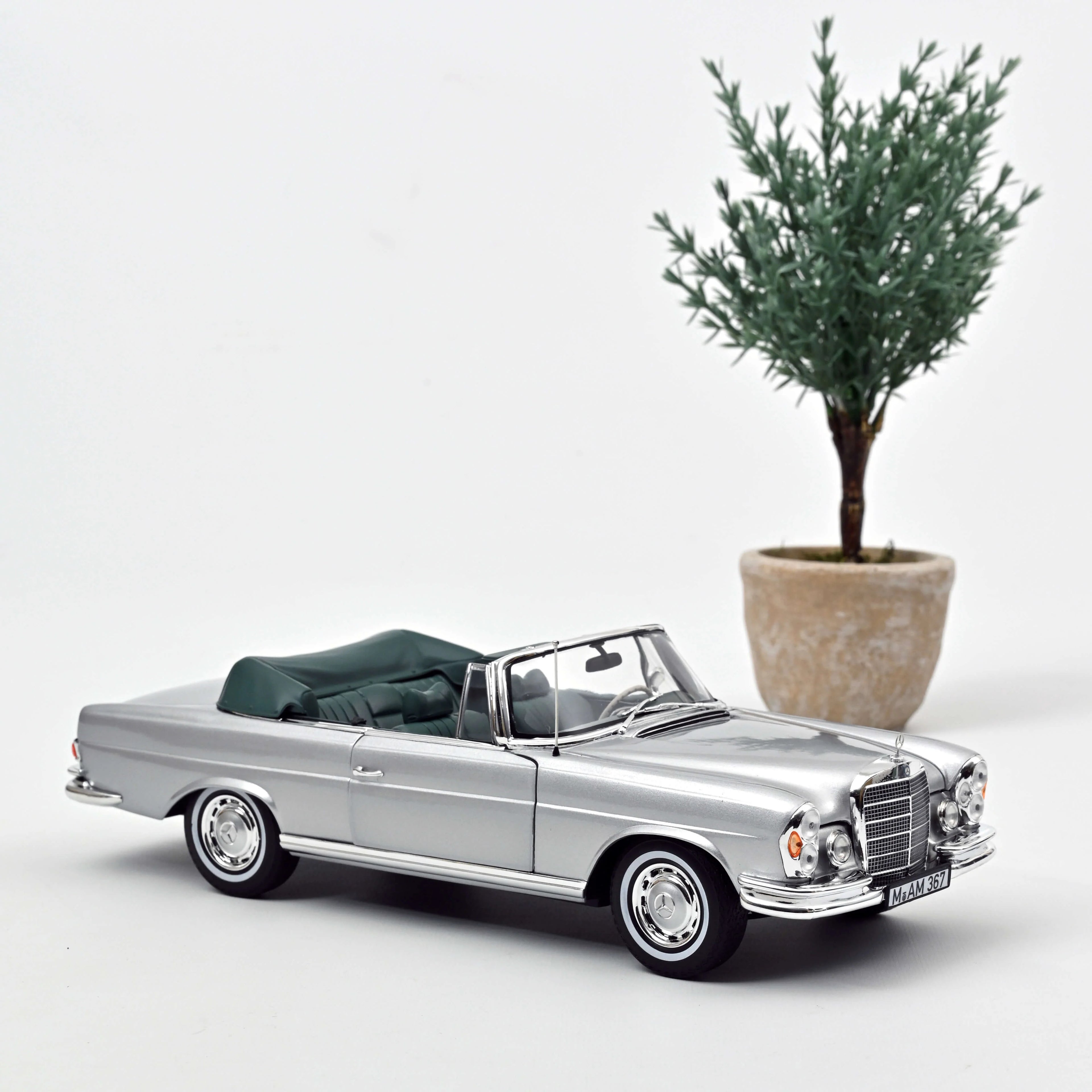 Mercedes-Benz 280 SE Cabriolet 1969 Silver metallic 1:18