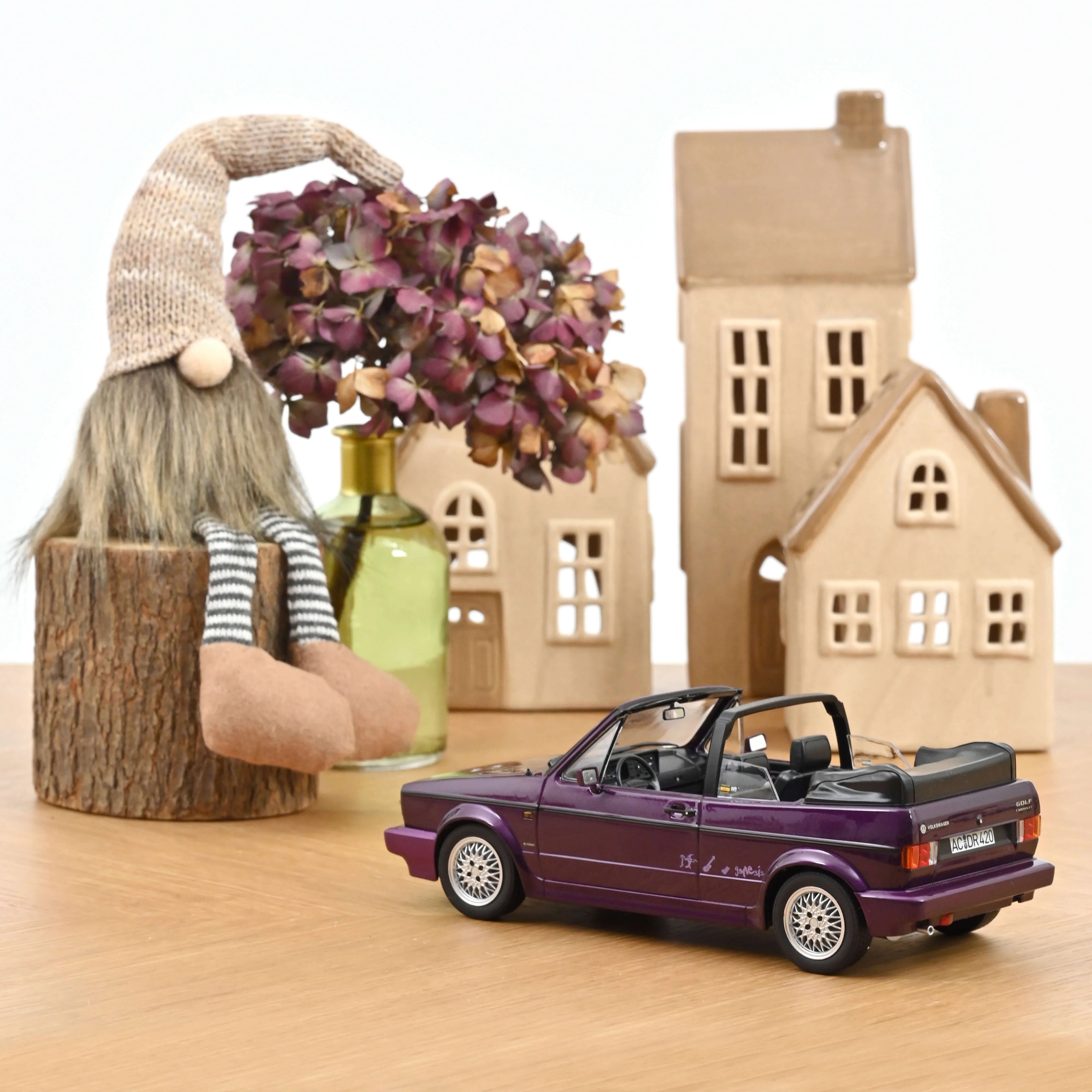 VW Golf Cabriolet 1992 Purple metallic 1:18 - 500pcs