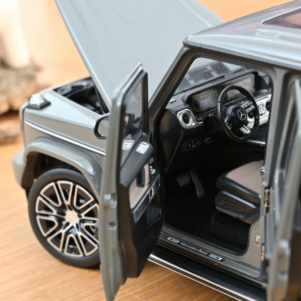 Mercedes-Benz G-Class 2024 Classic Grey 1:18