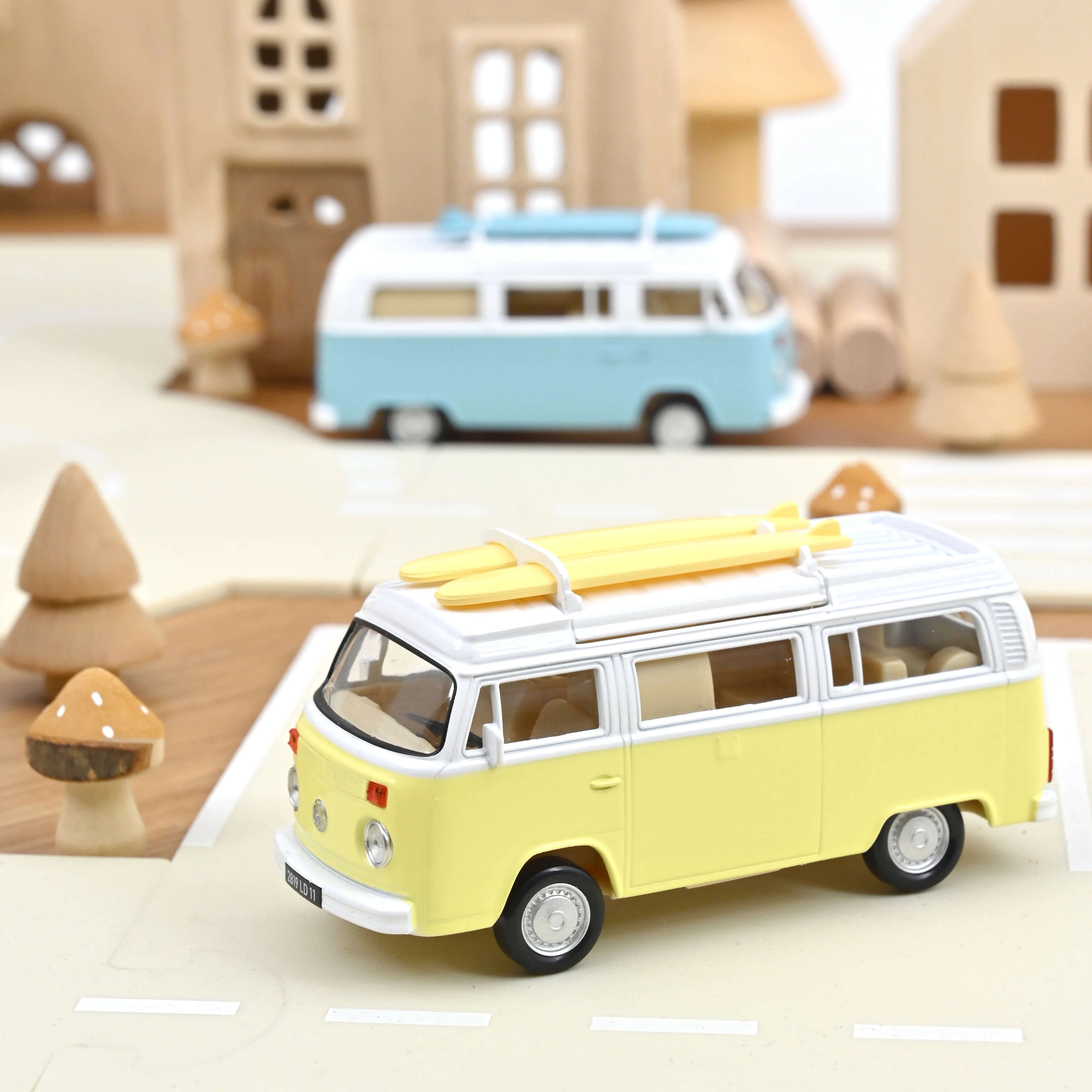 VW Combi T2b Camper Van 1973 Pastel Yellow Jet-car 1:43