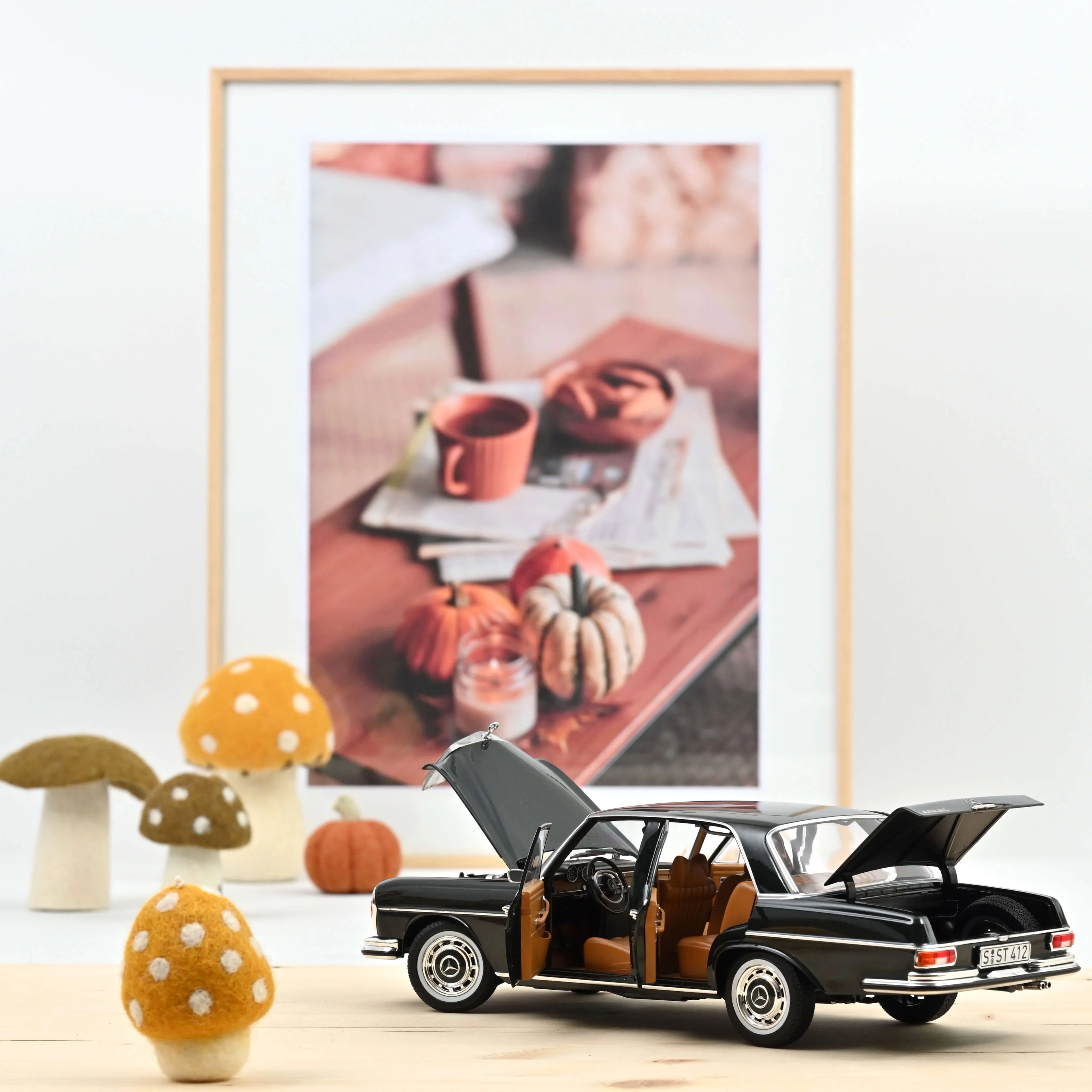 Mercedes-Benz 280 SE 1968 Pine Green metallic 1:18