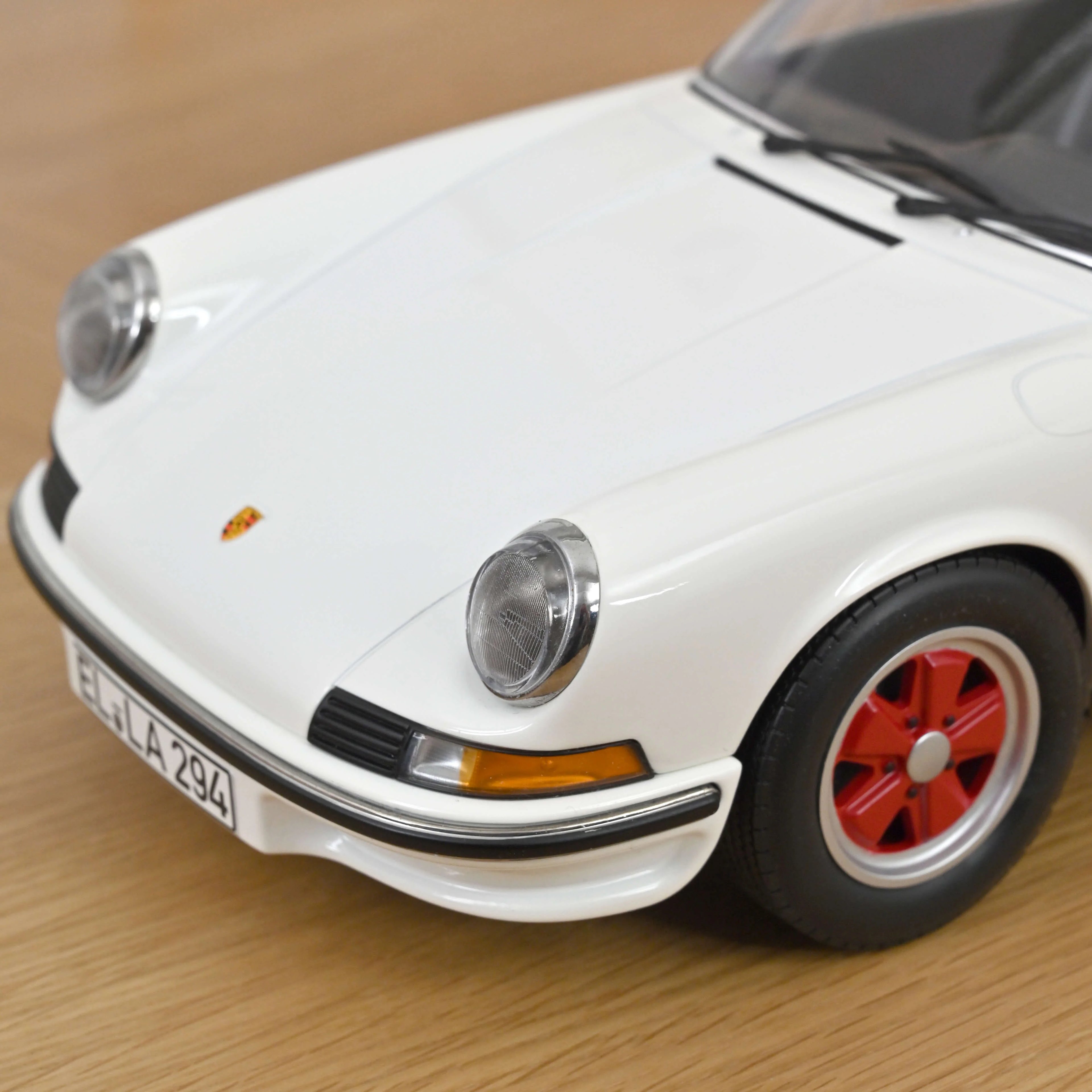 Porsche 911 Carrera RS 2.7 1973 Grand-Prix-White/Red 1:12