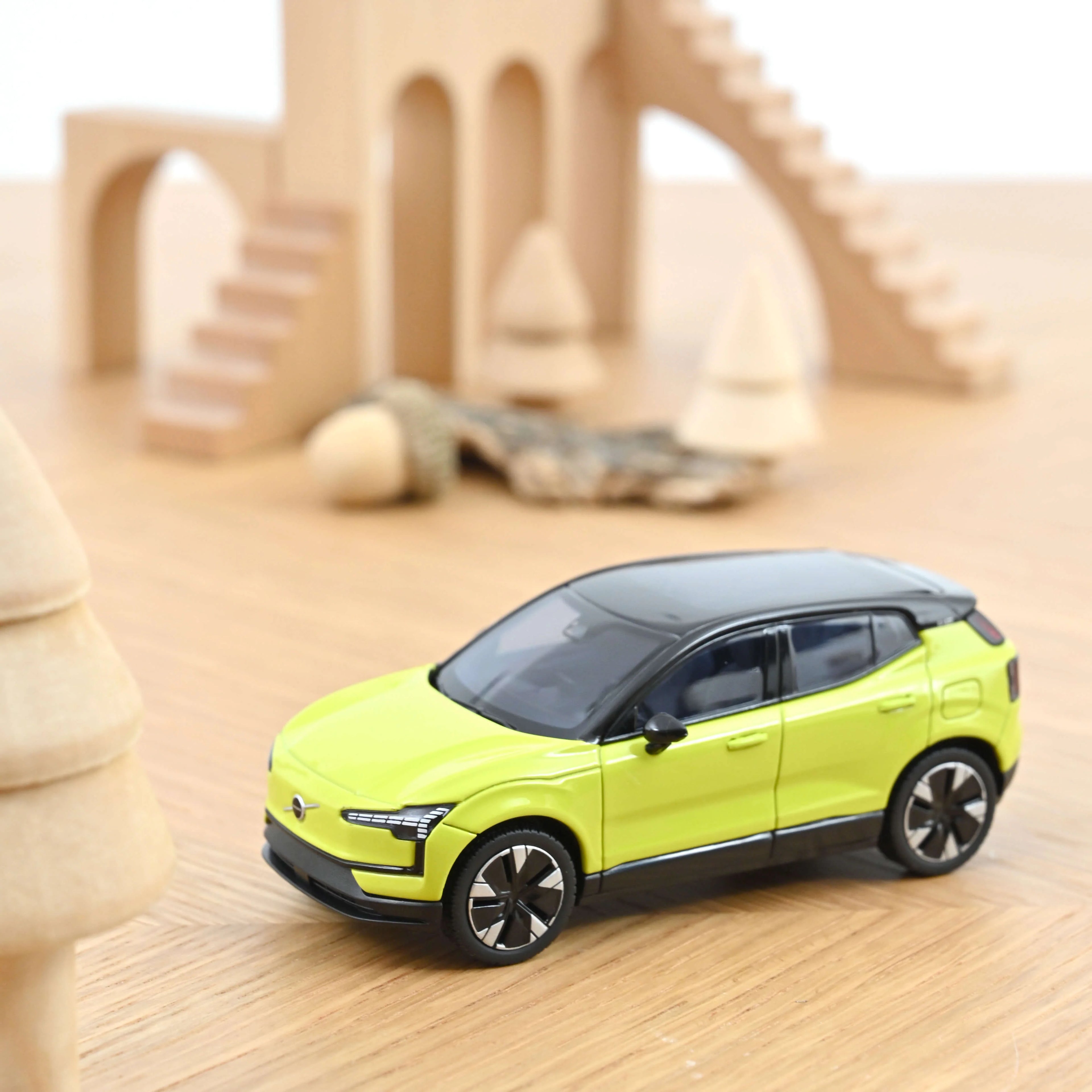 Volvo EX30 2024 Jaune Floral 1/43