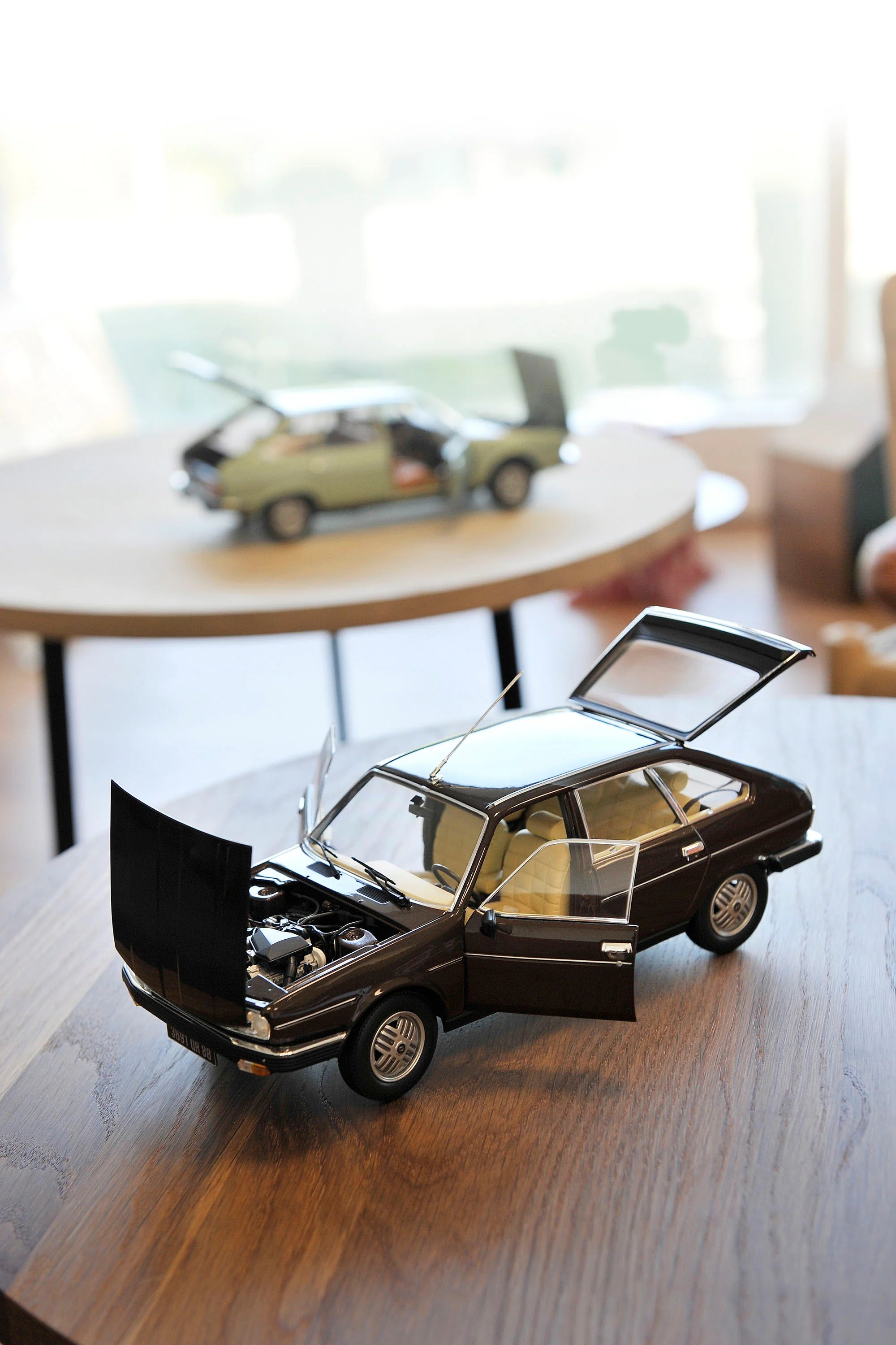 Renault 30 TX 1981 Brun Bronze métallisé 1:18
