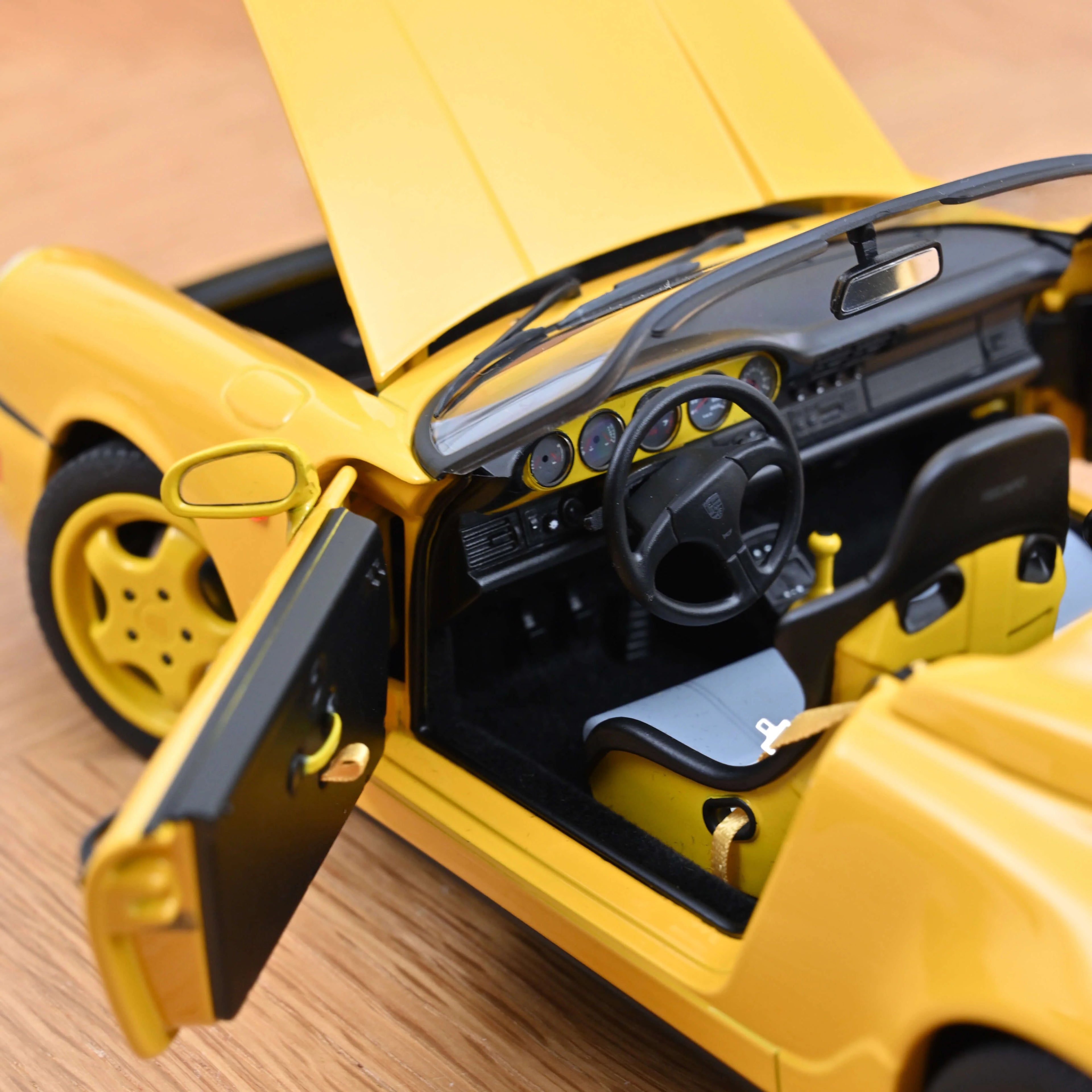 Porsche 911 Speedster 1993 Speed Yellow 1:18