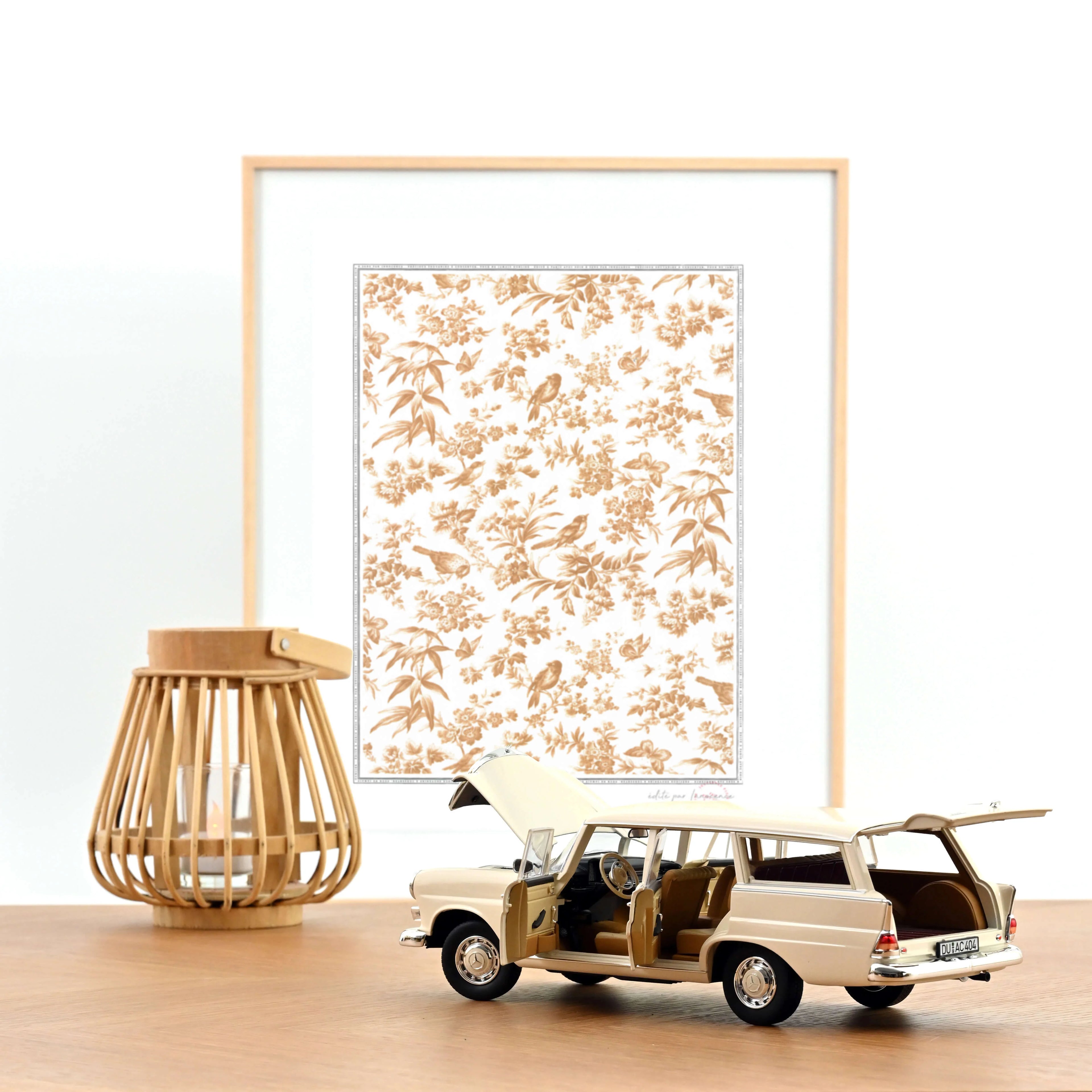 Mercedes-Benz 200 Universal 1966 Cream 1:18