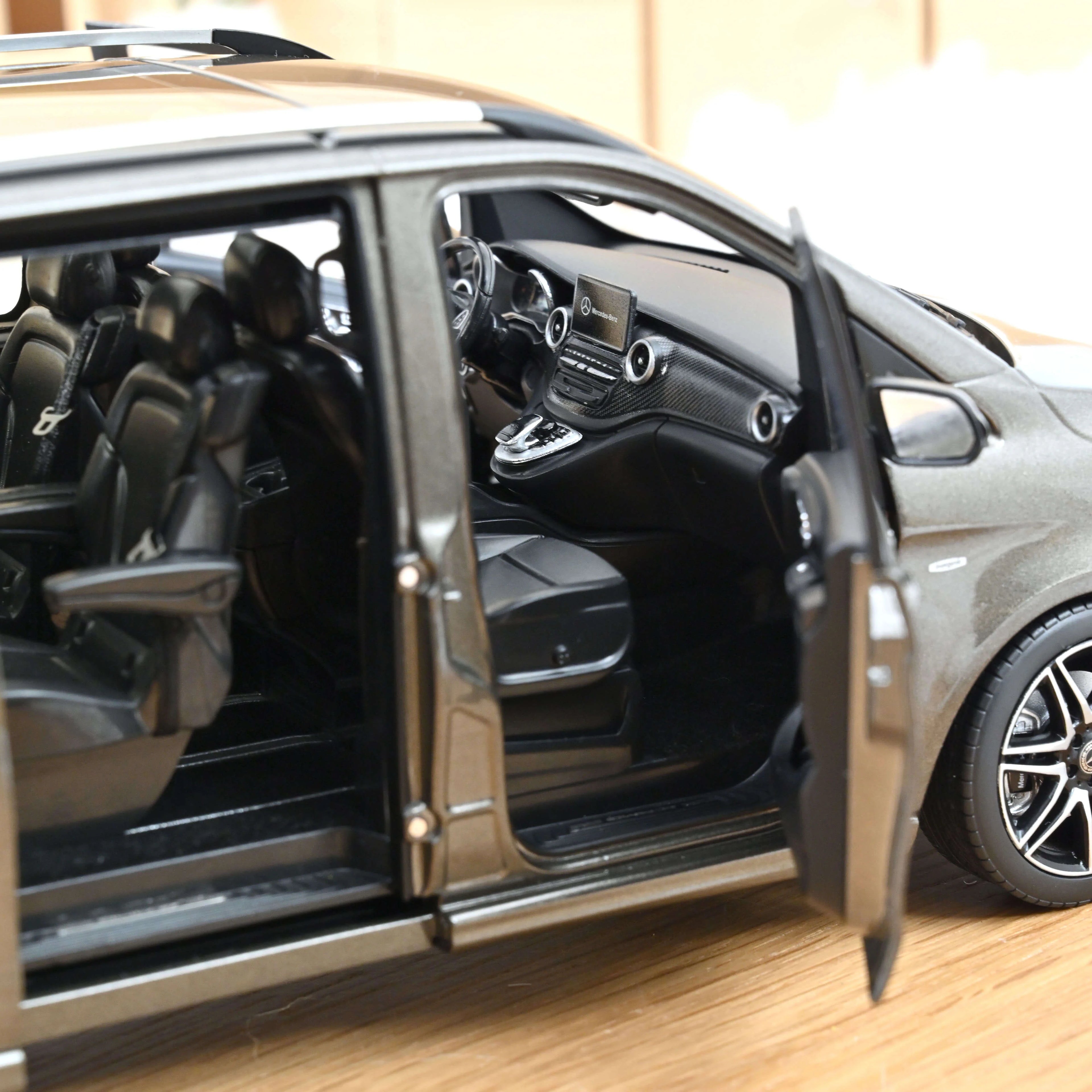 Mercedes-Benz V-Class AMG-Line 2018 Indium Grey 1:18
