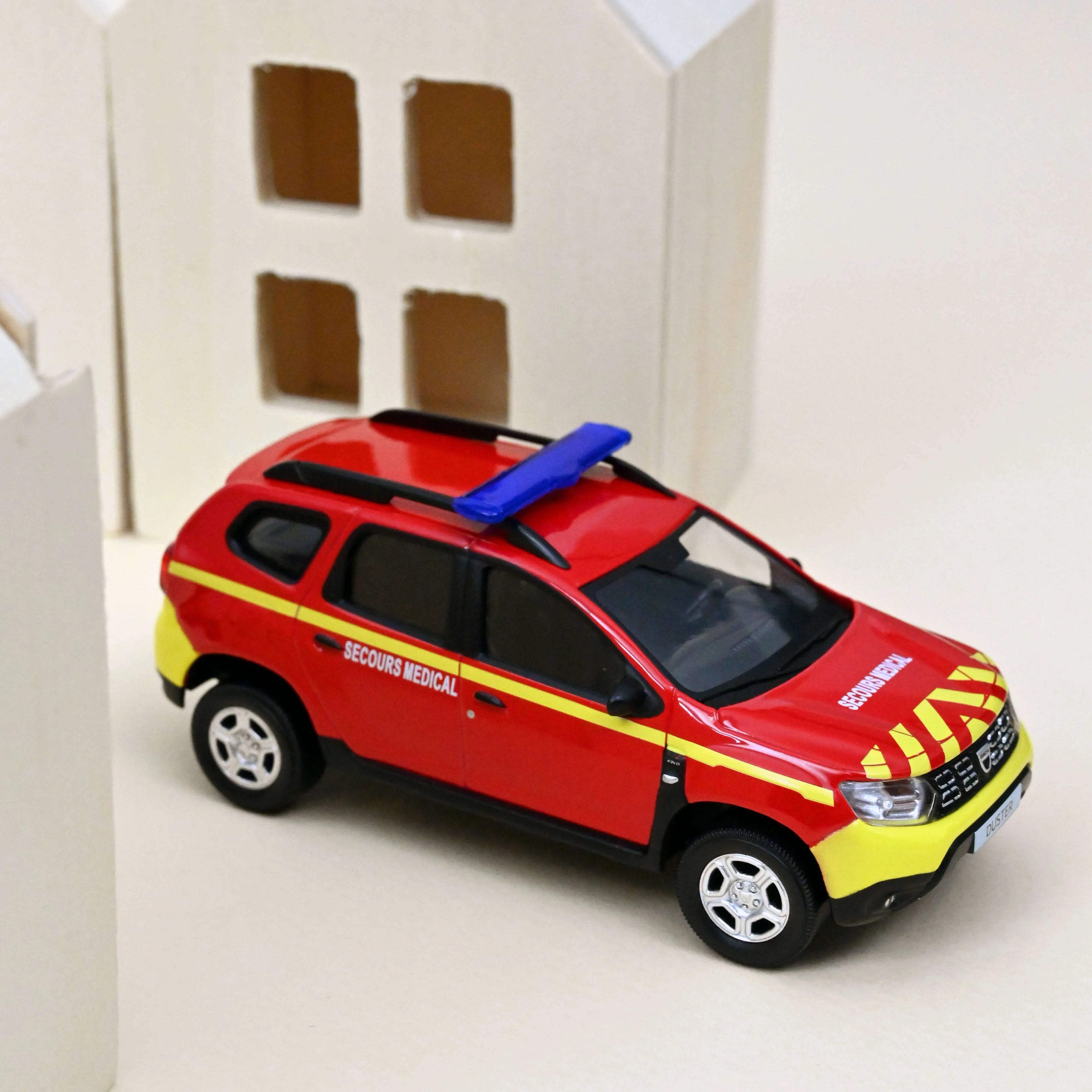Dacia Duster 2018 Feuerwehr - Rettungsdienst 1:43