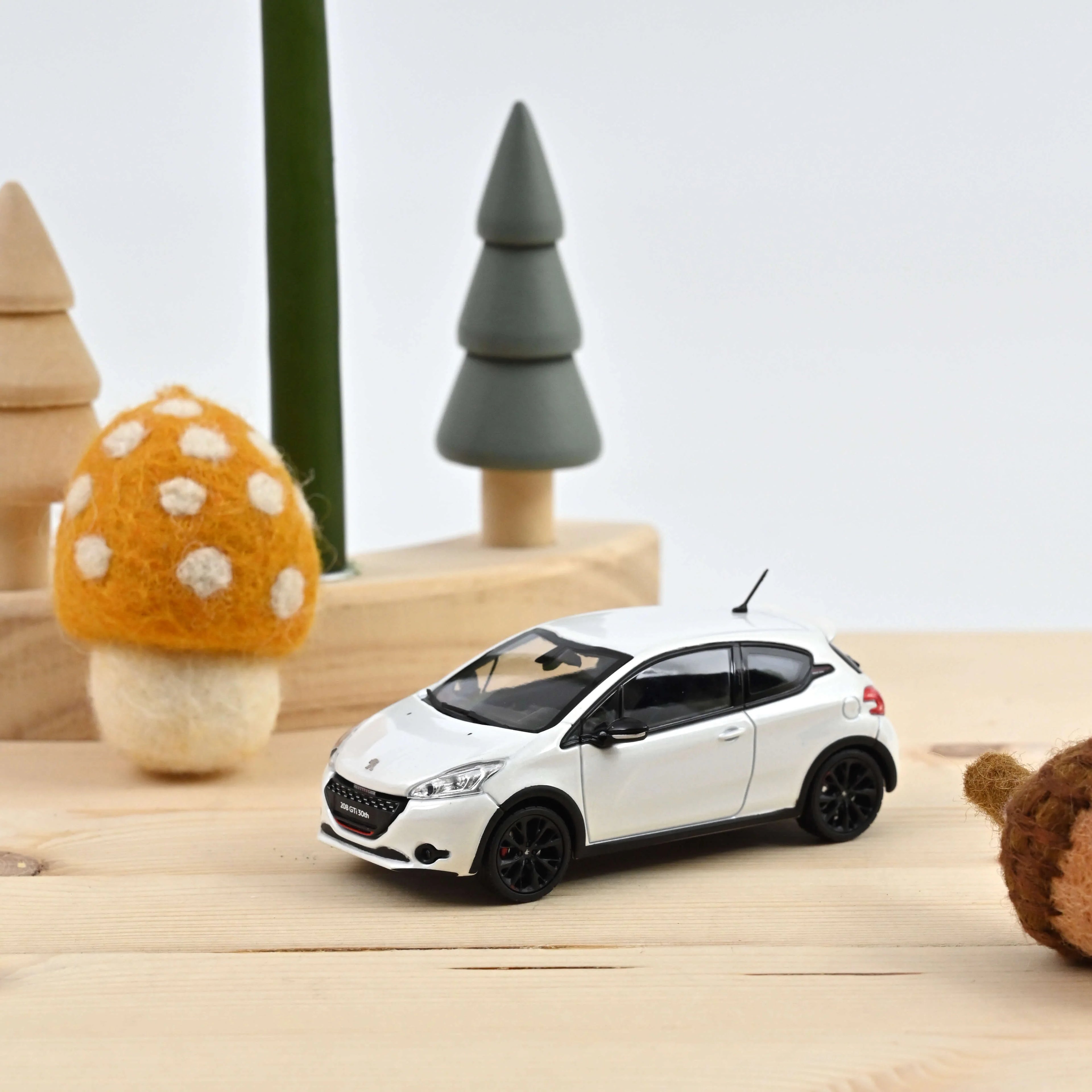 Peugeot 208 GTi 30TH 2014 Blanc Nacré 1:43