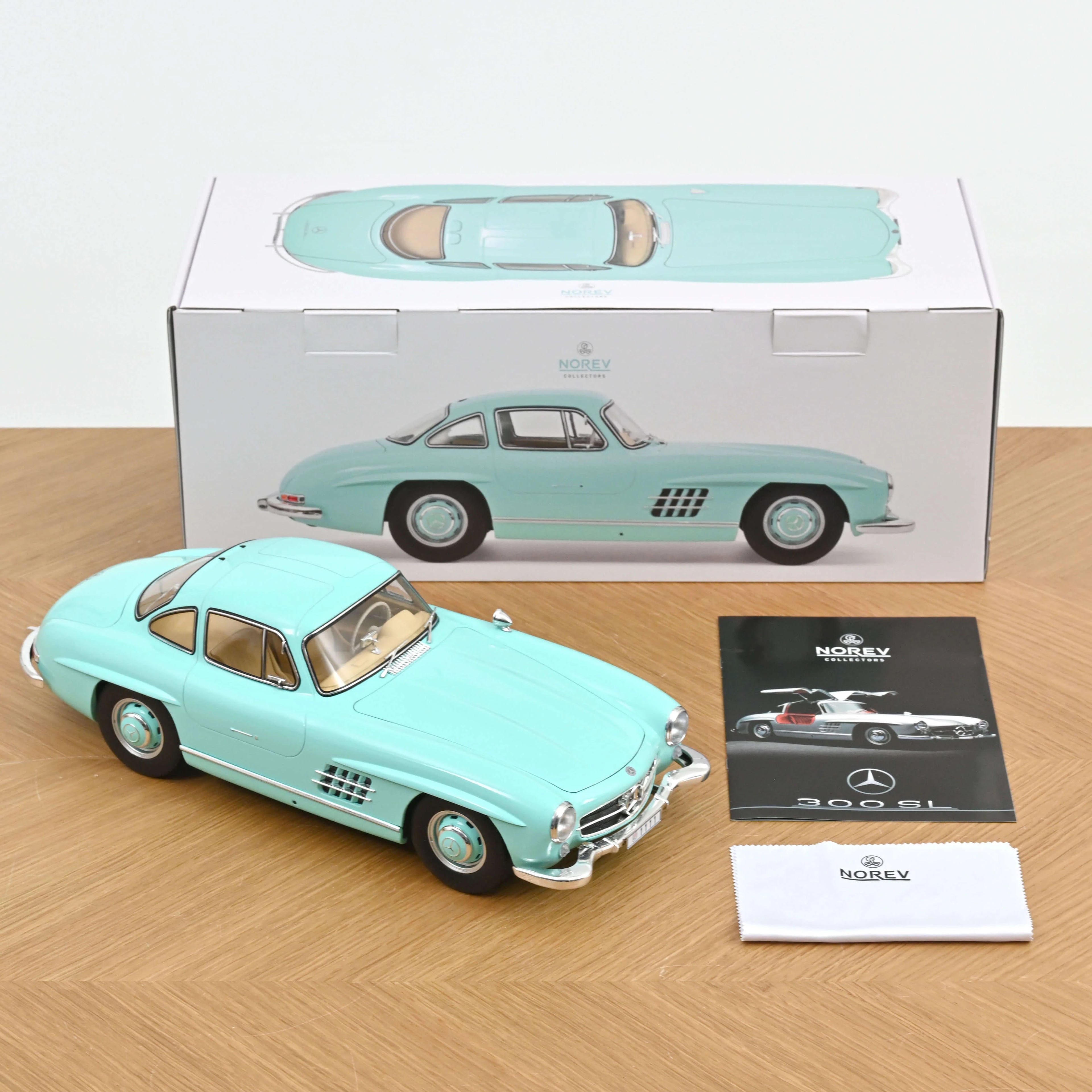 Mercedes-Benz 300 SL 1954 Tiffany Blue 1:12 - 200 pcs