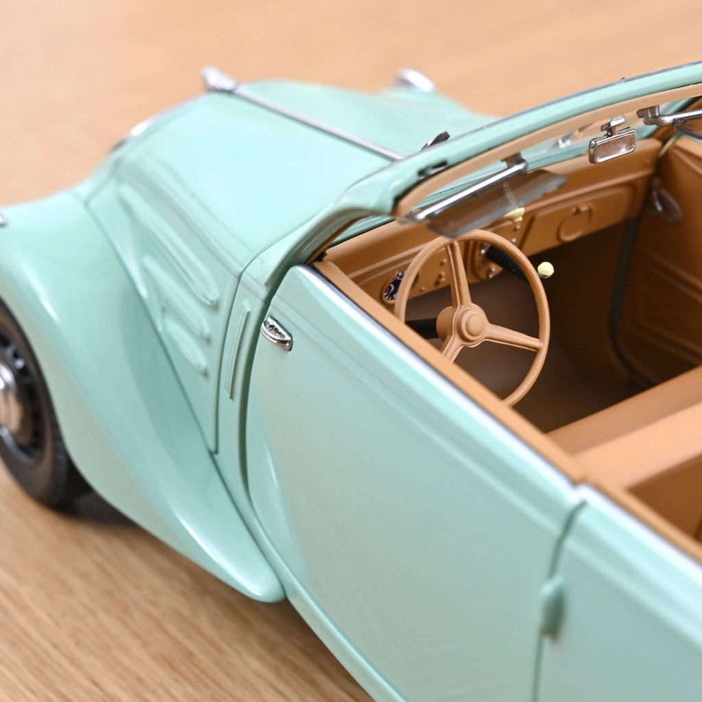 Peugeot 402 Eclipse 1937 Green 1:18 - 200pcs