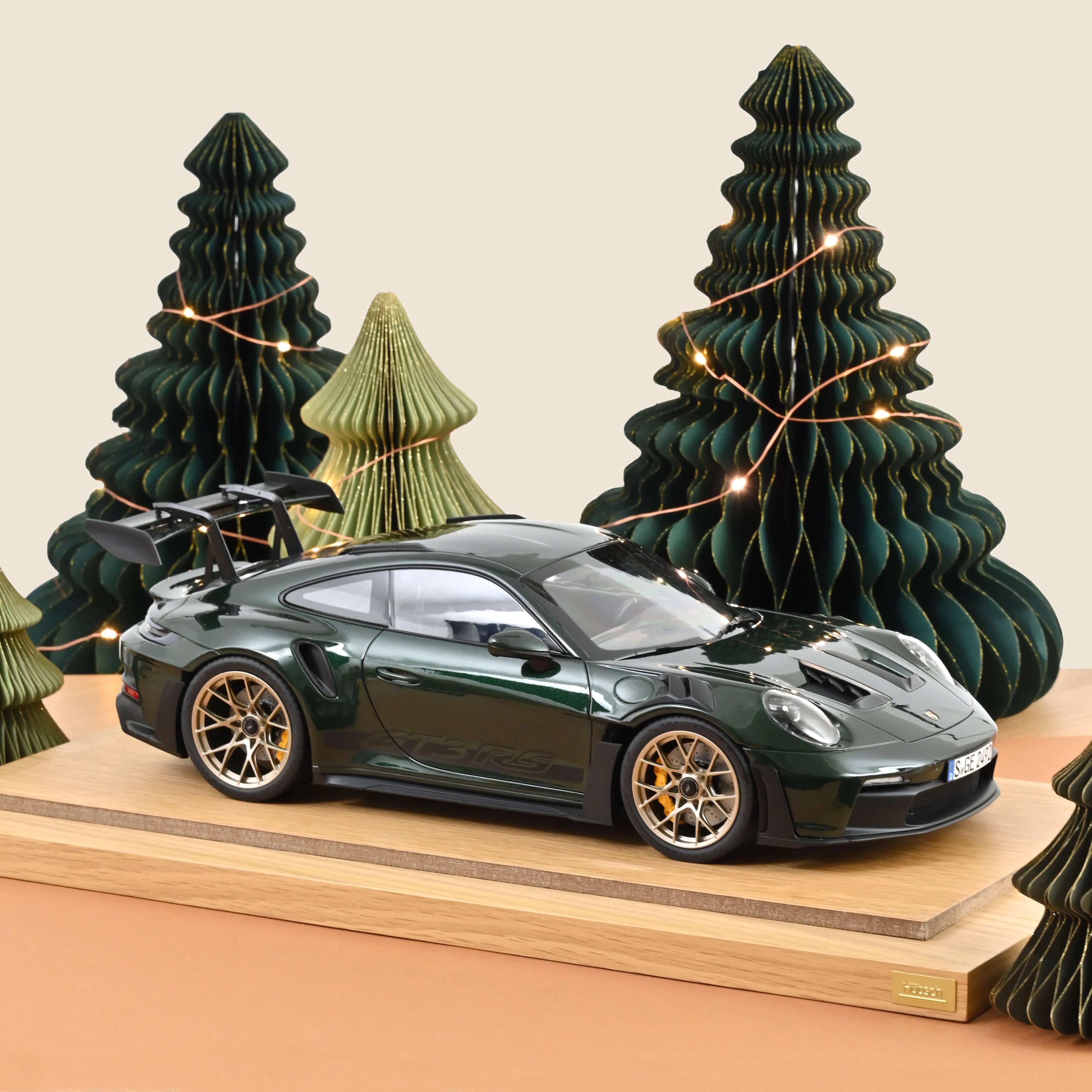 Porsche 911 GT3 RS 2022 Jetgreen metallic and Black 1:12