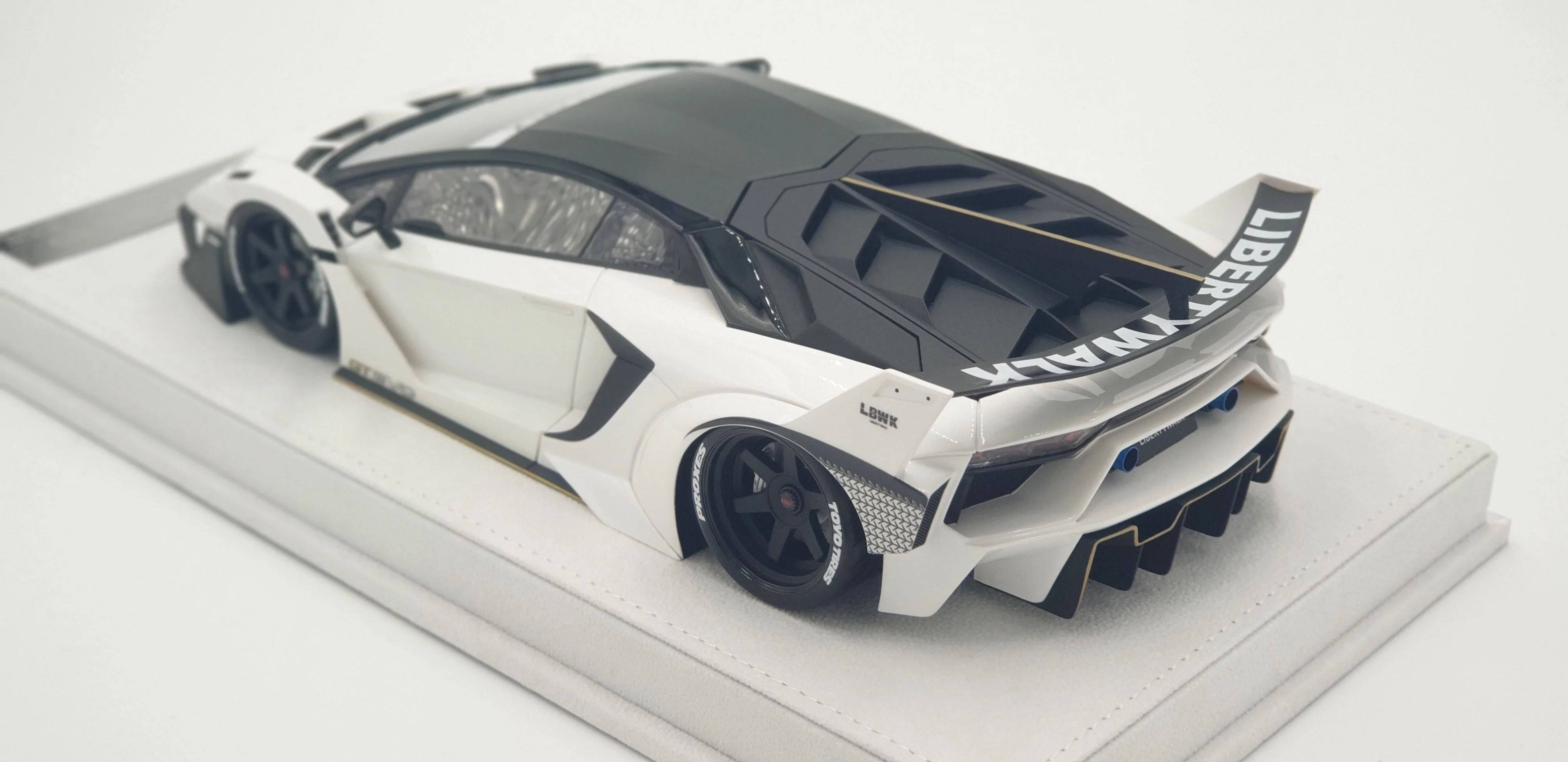 Fuel Me Lamborghini 700GT EVO Liberty Walk Performance - Limited 30 pcs