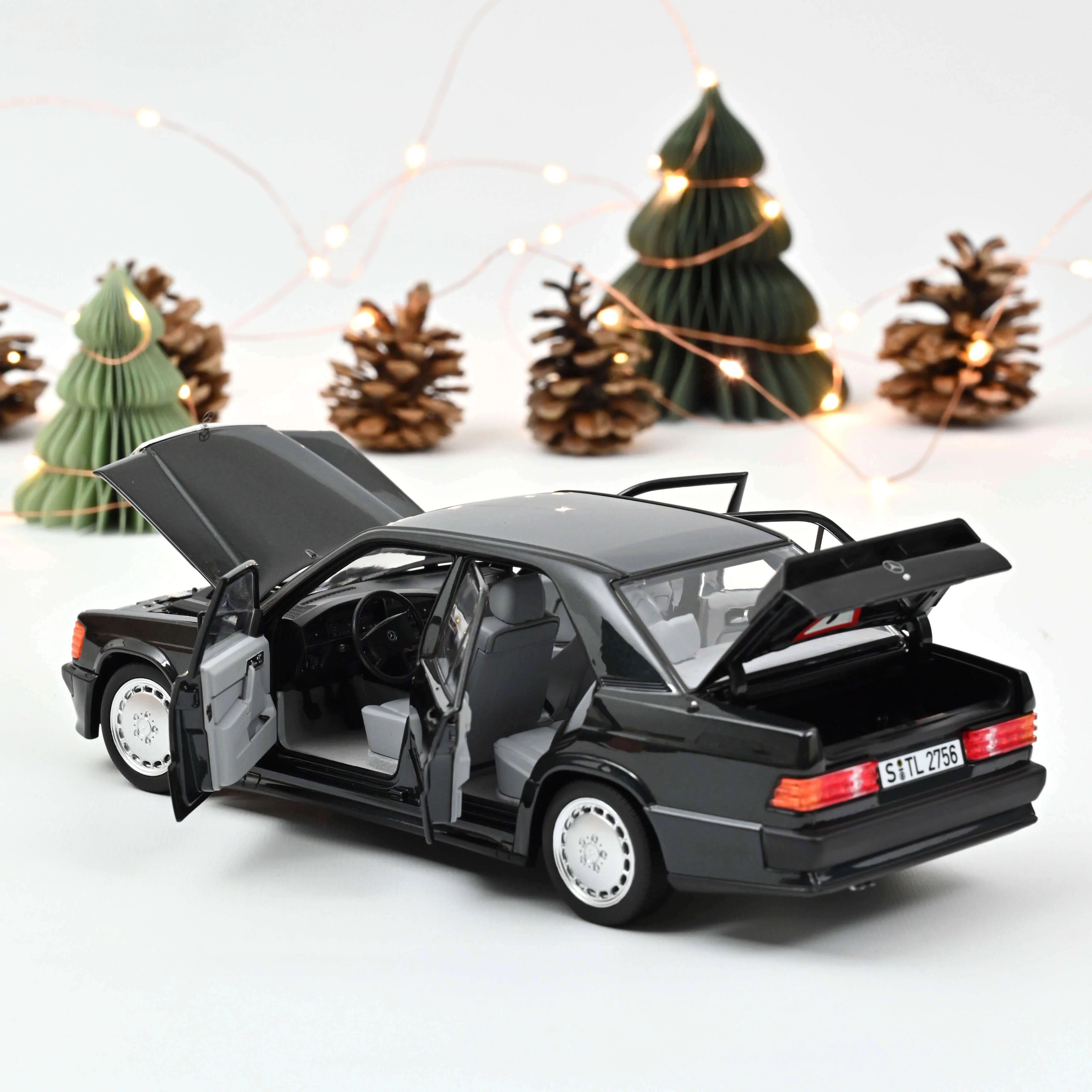 Mercedes-Benz 190 E 2.3-16 1984 Black metallic 1:18