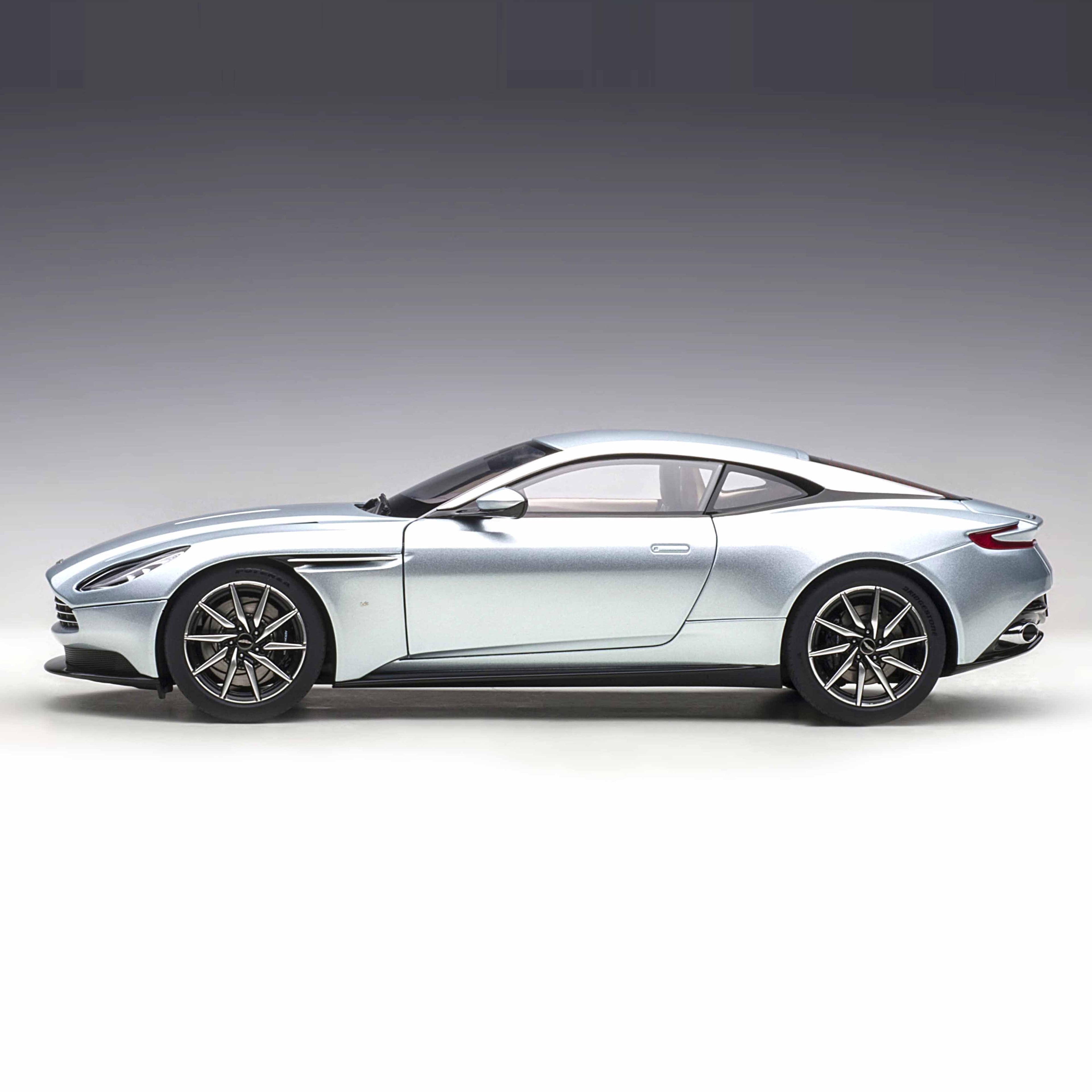 Aston Martin DB11 Silver - Skyfall 1:18