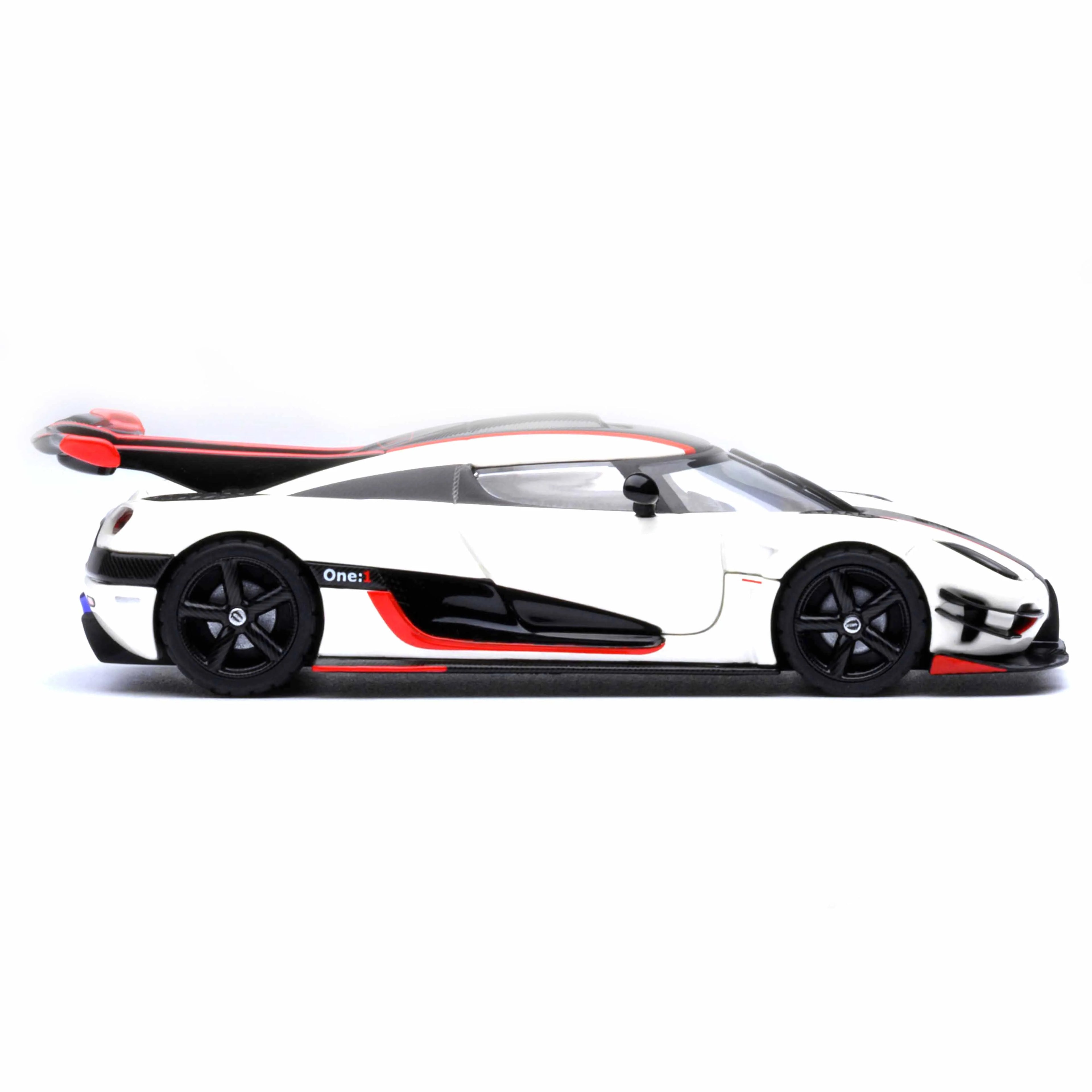 Koenigsegg One : 1 Blanc Galet/Noir Carbone/Accents rouges 1:64