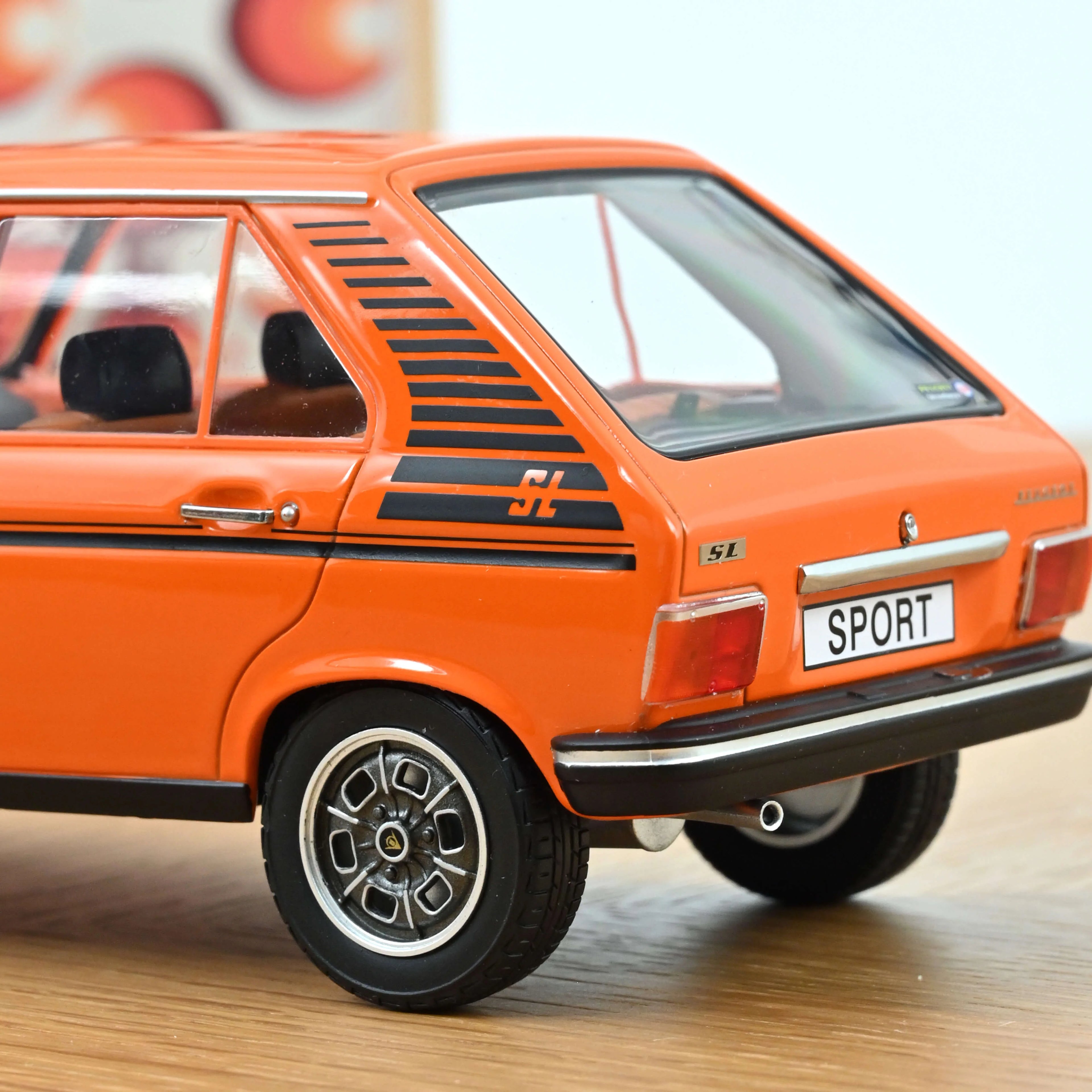 Peugeot 104 SL Sport 1979 Orange 1:18  - 104pcs