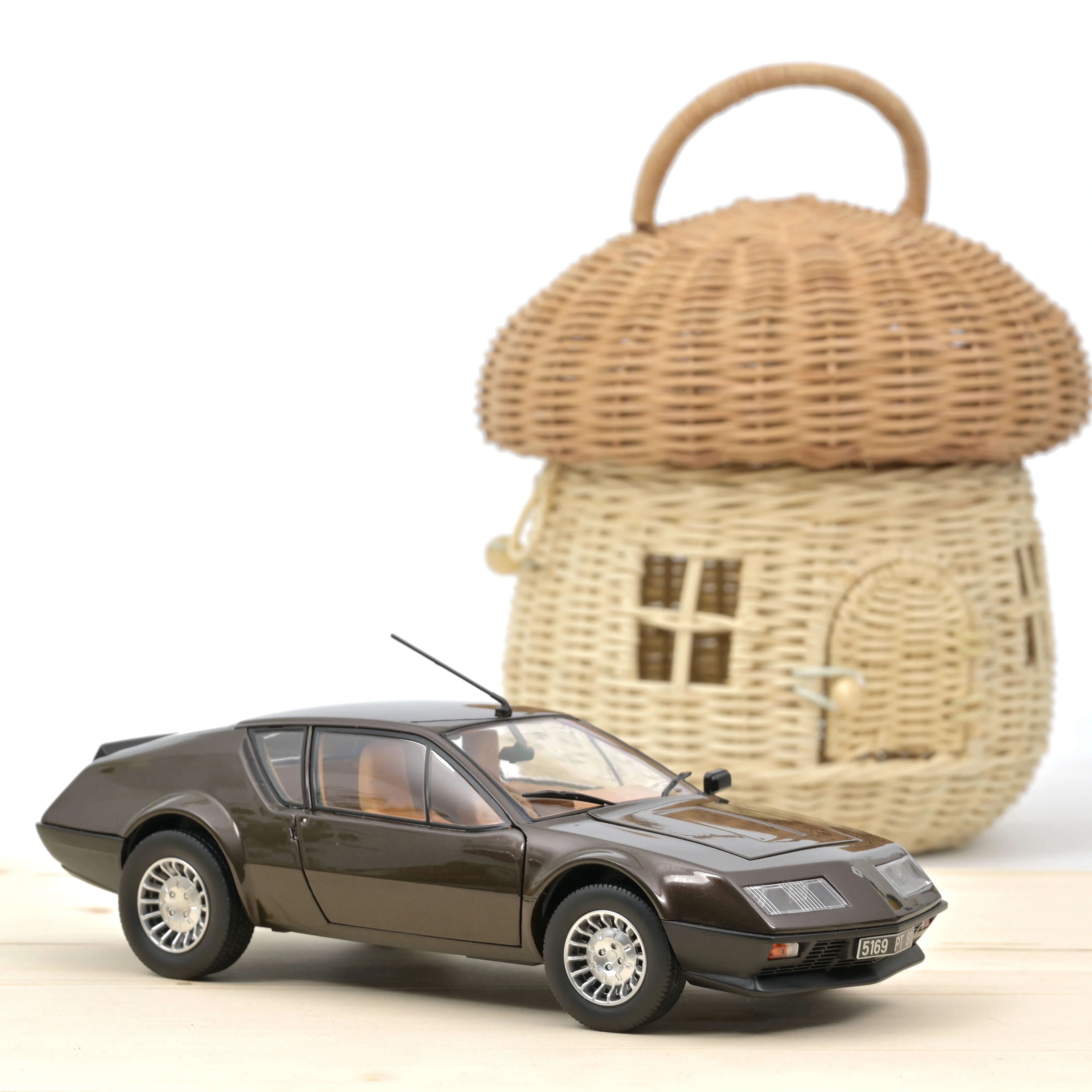 Alpine A310 V6 1981 Brun métallisé 1:18 - 200 pcs