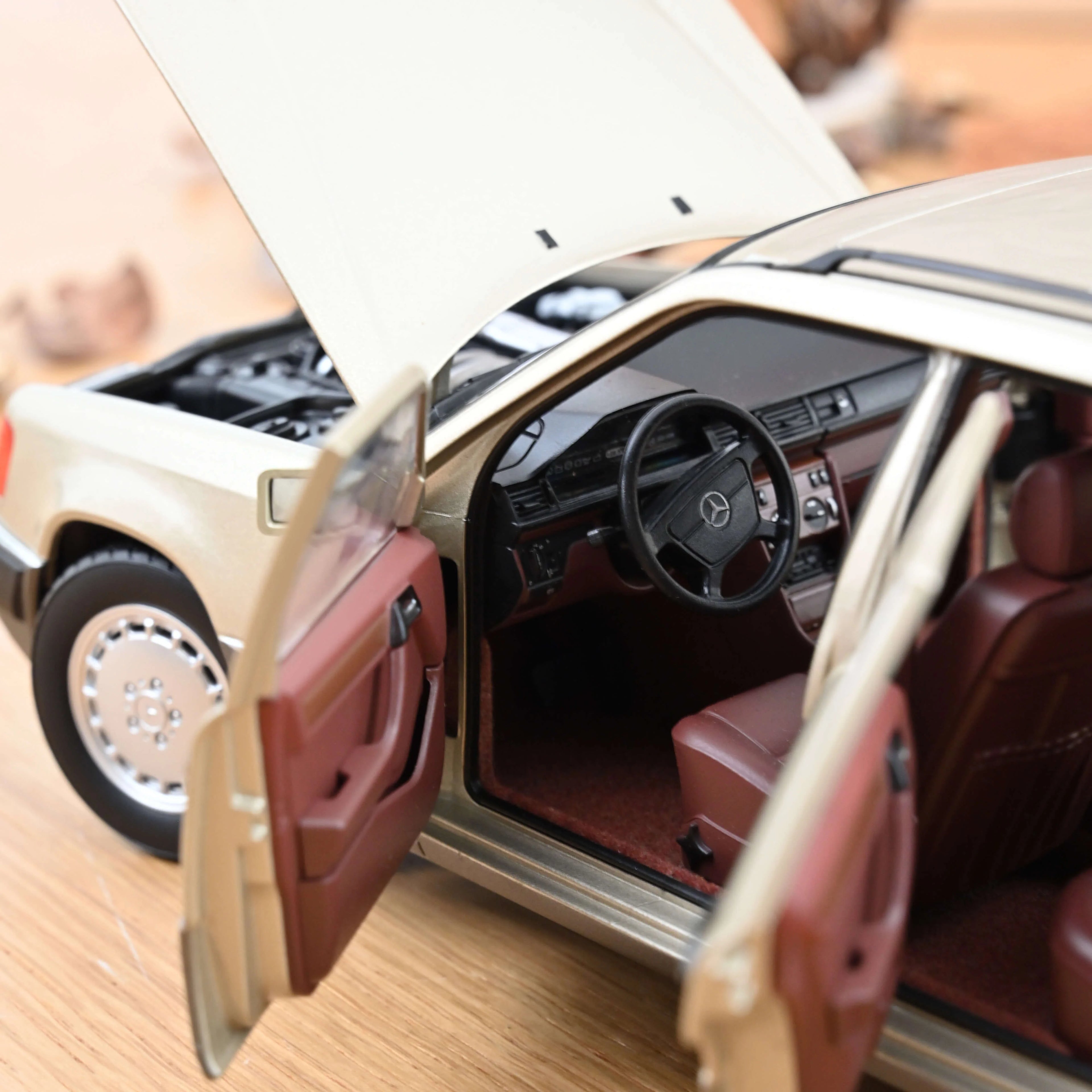 Mercedes-Benz 300 TD 1990 Smokesilver metallic 1:18 - 200pcs