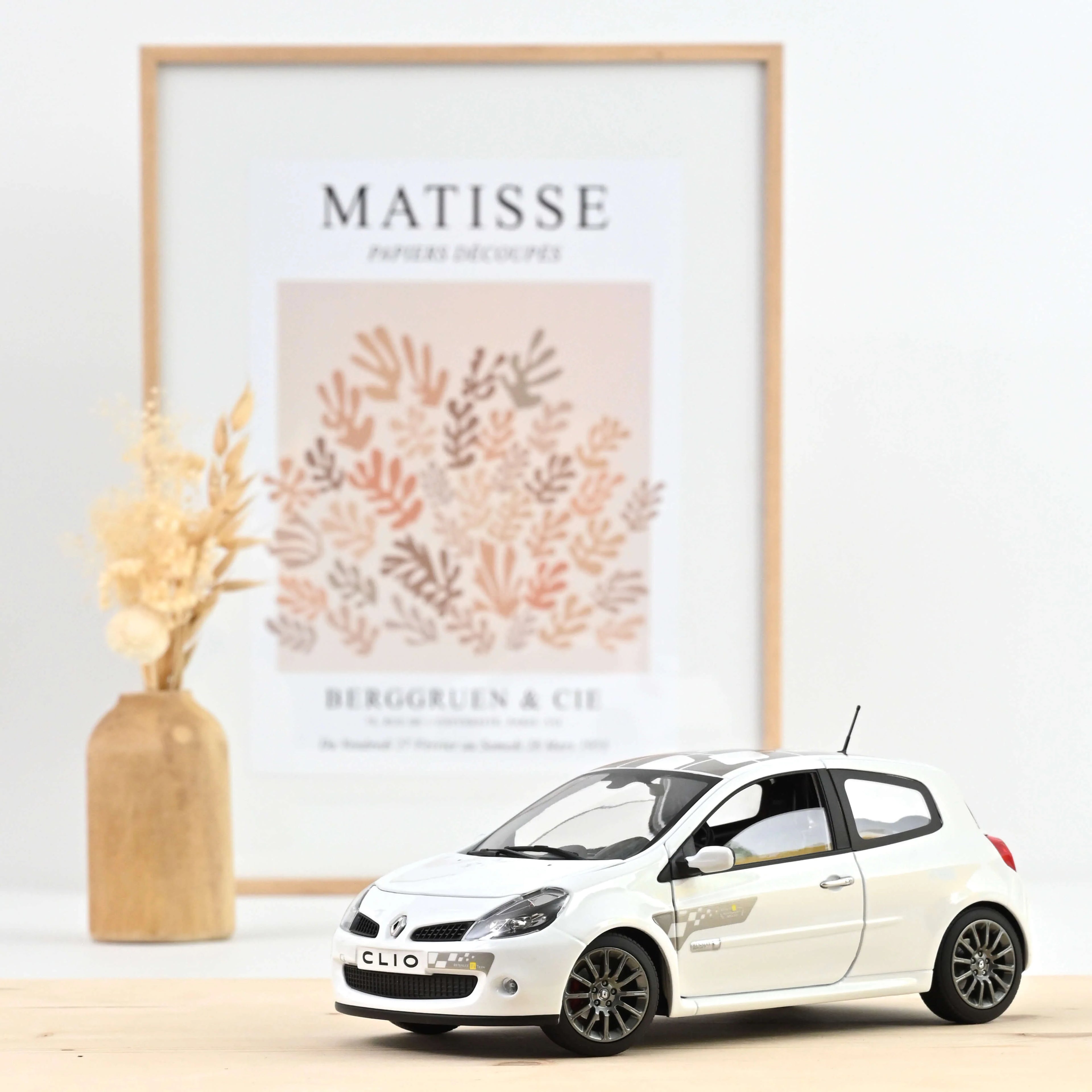 Renault Clio RS F1 Team 2007 Glacier White 1:18 - 300pcs