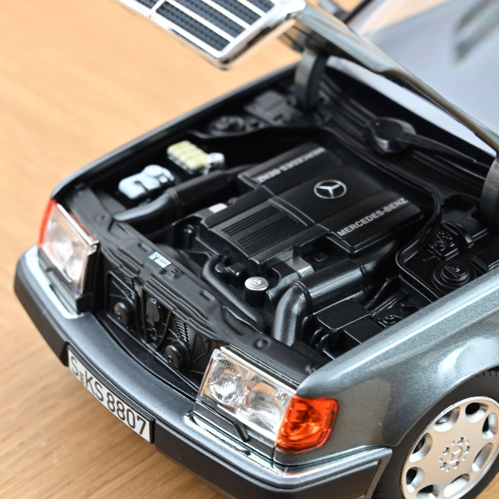 Mercedes-Benz 500 E 1990 Perlmutgrau Metallic 1:18