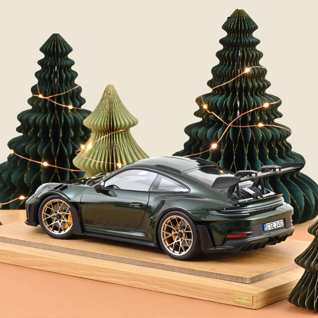 Porsche 911 GT3 RS 2022 Jetgreen metallic and Black 1:12