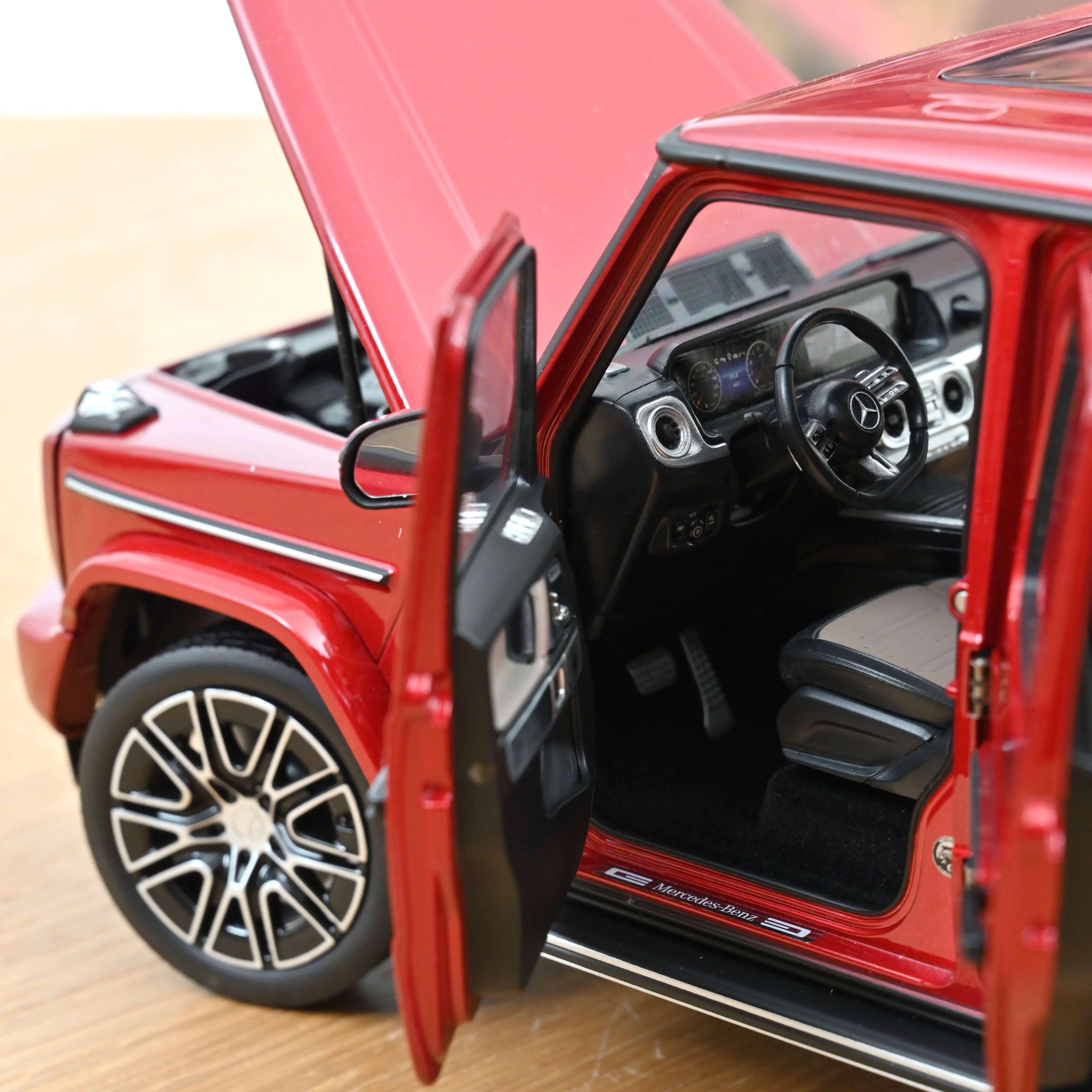 Mercedes-Benz G-Class 2024 Hyacinth Red 1:18