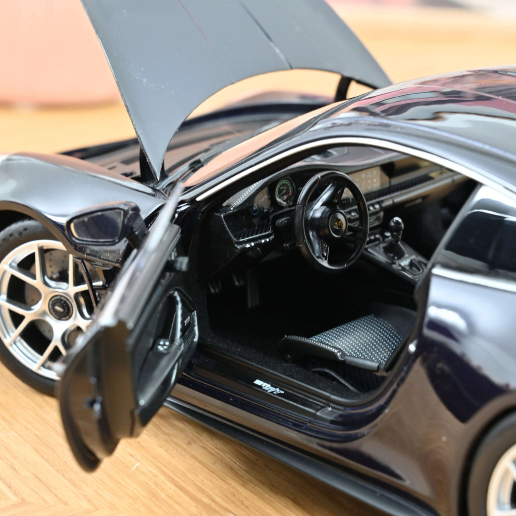 Porsche 911 S/T 2023 Violametallic 1:18 - 400pcs