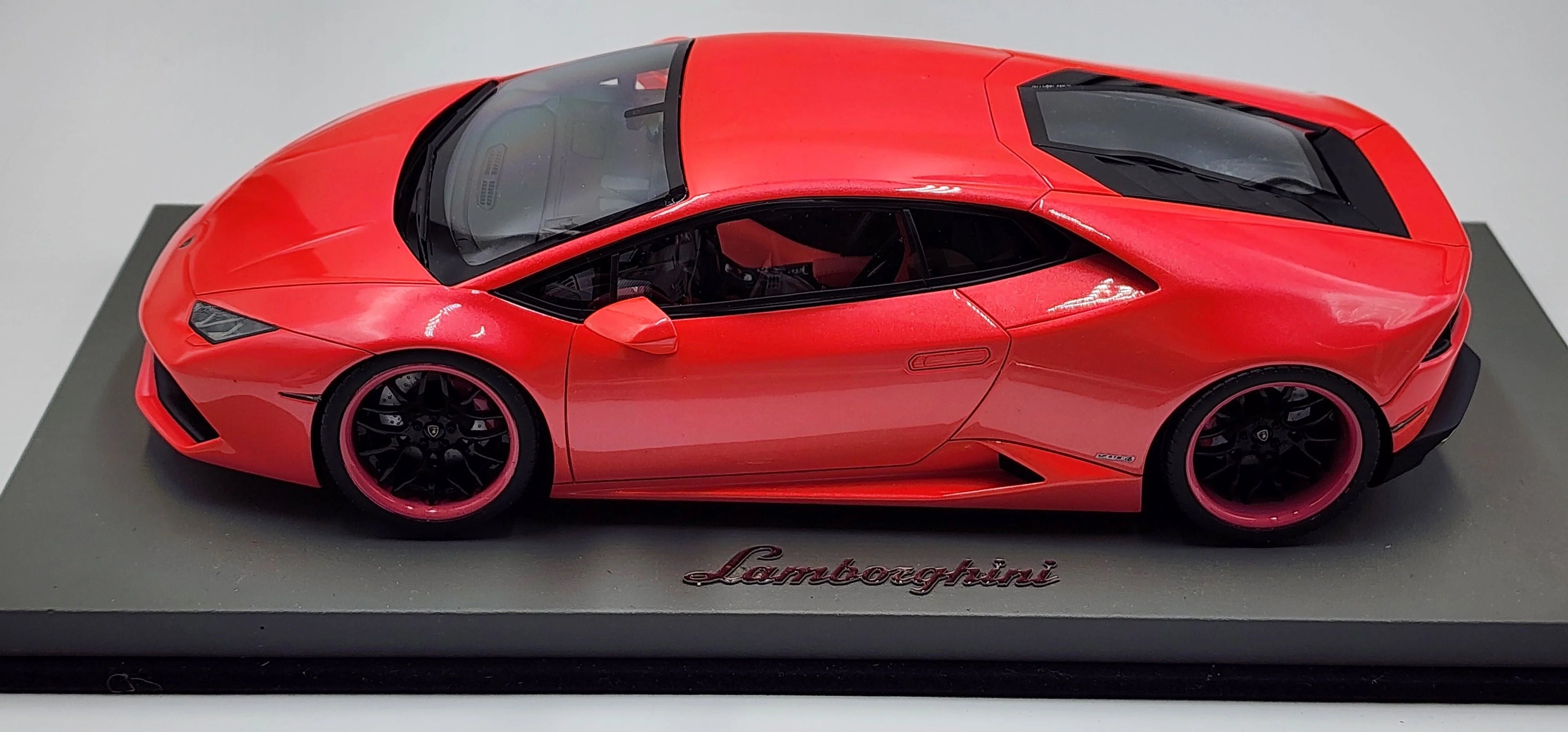 TCM Lamborghini Huracan Rose sur mesure - Édition limitée 50 pcs 1/18