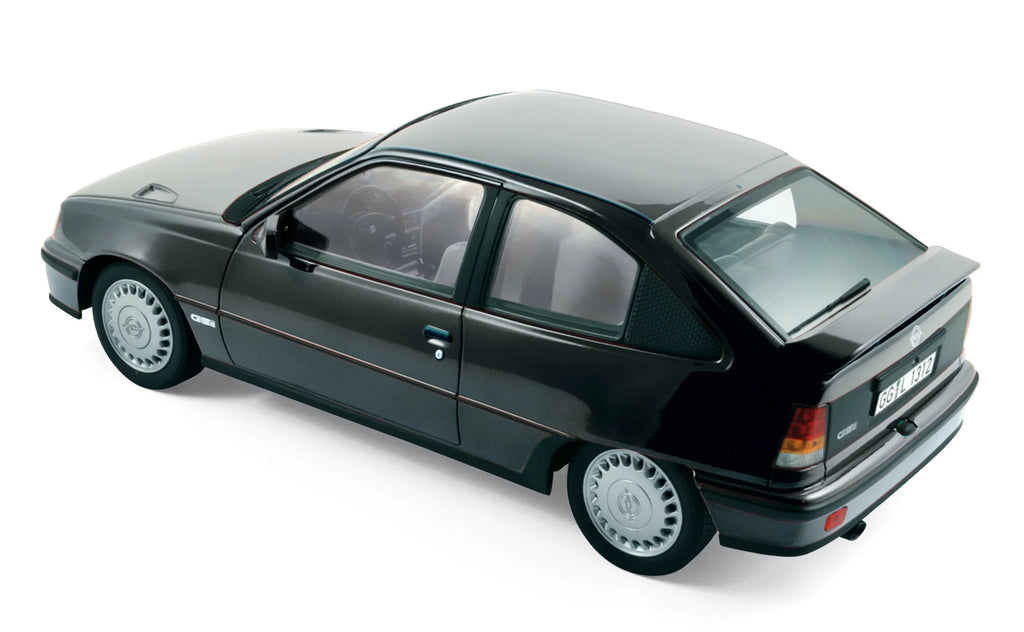 Opel Kadett GSI 1987 Schwarz 1:18