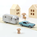 Ford Mustang 1968 Bleue métallisée et Caravane Airstream Jet-car 1:43